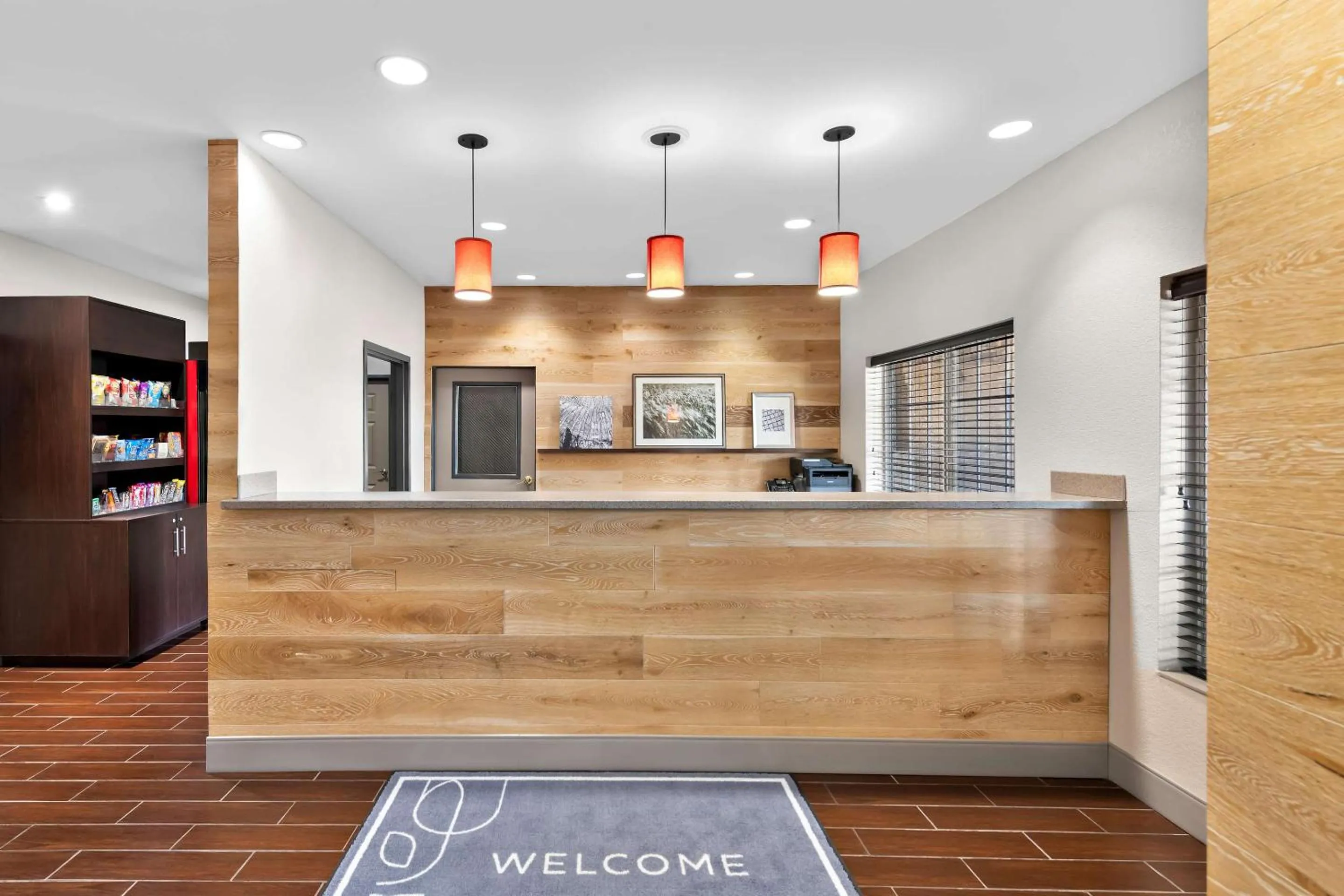 Lobby or reception in Country Inn & Suites by Radisson, Topeka West, KS