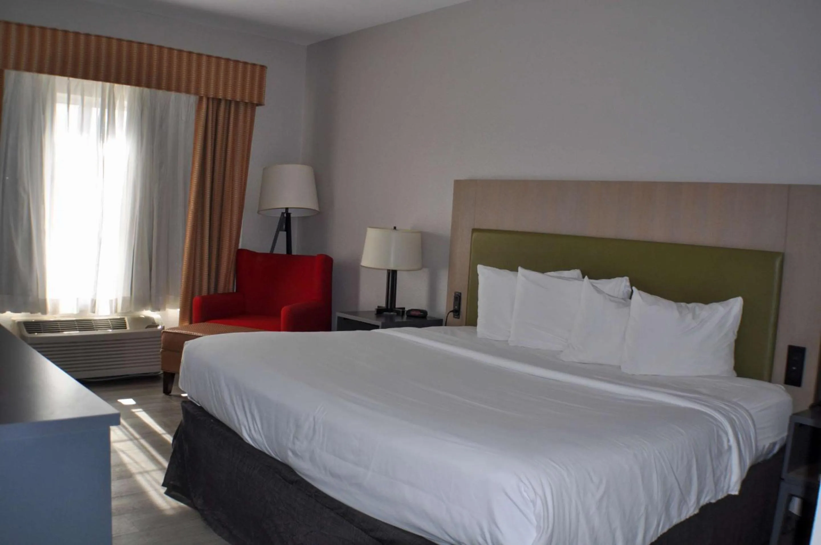 Bedroom, Bed in Country Inn & Suites by Radisson, Topeka West, KS