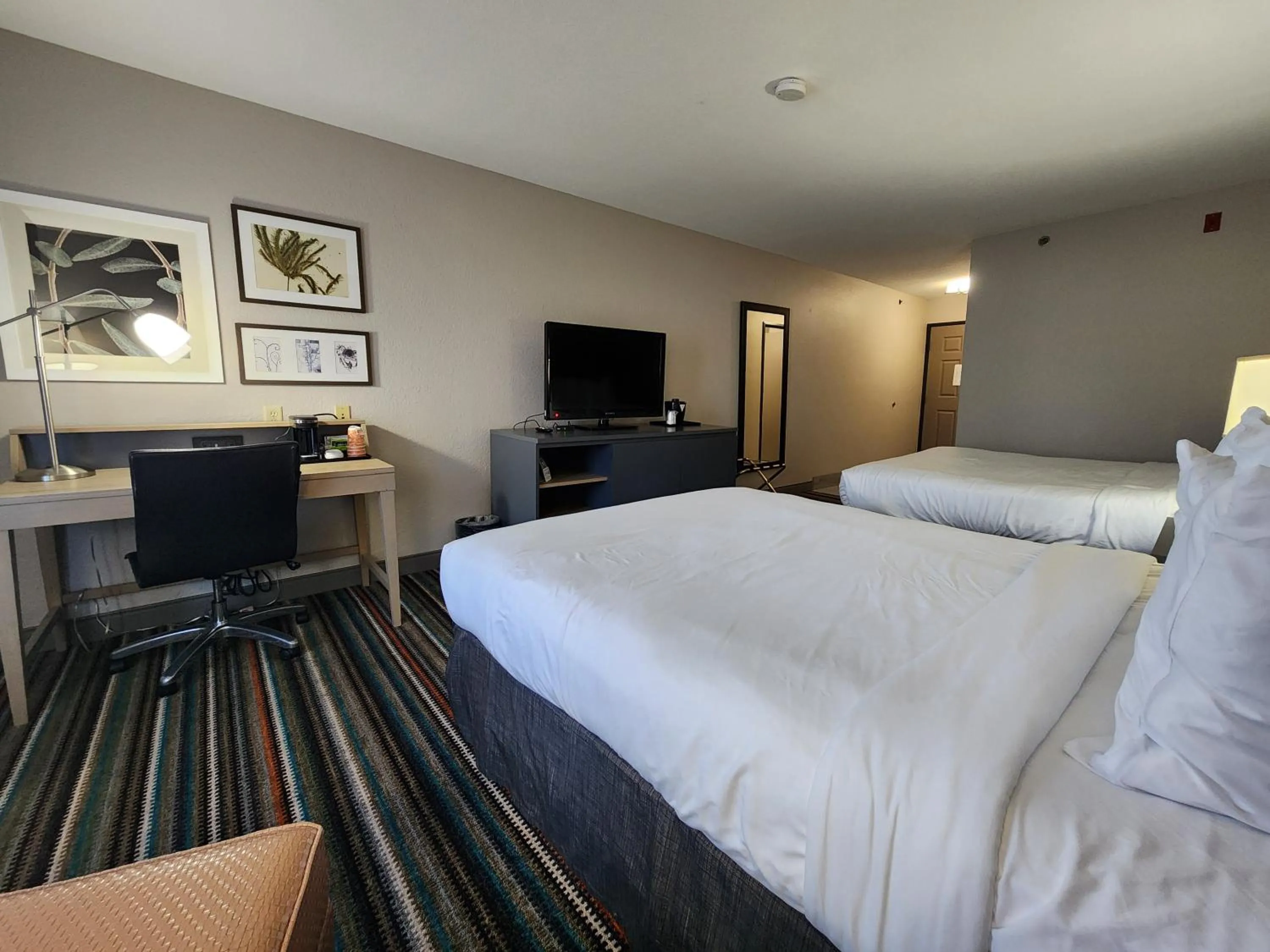 Bedroom, Bed in Country Inn & Suites by Radisson, Topeka West, KS