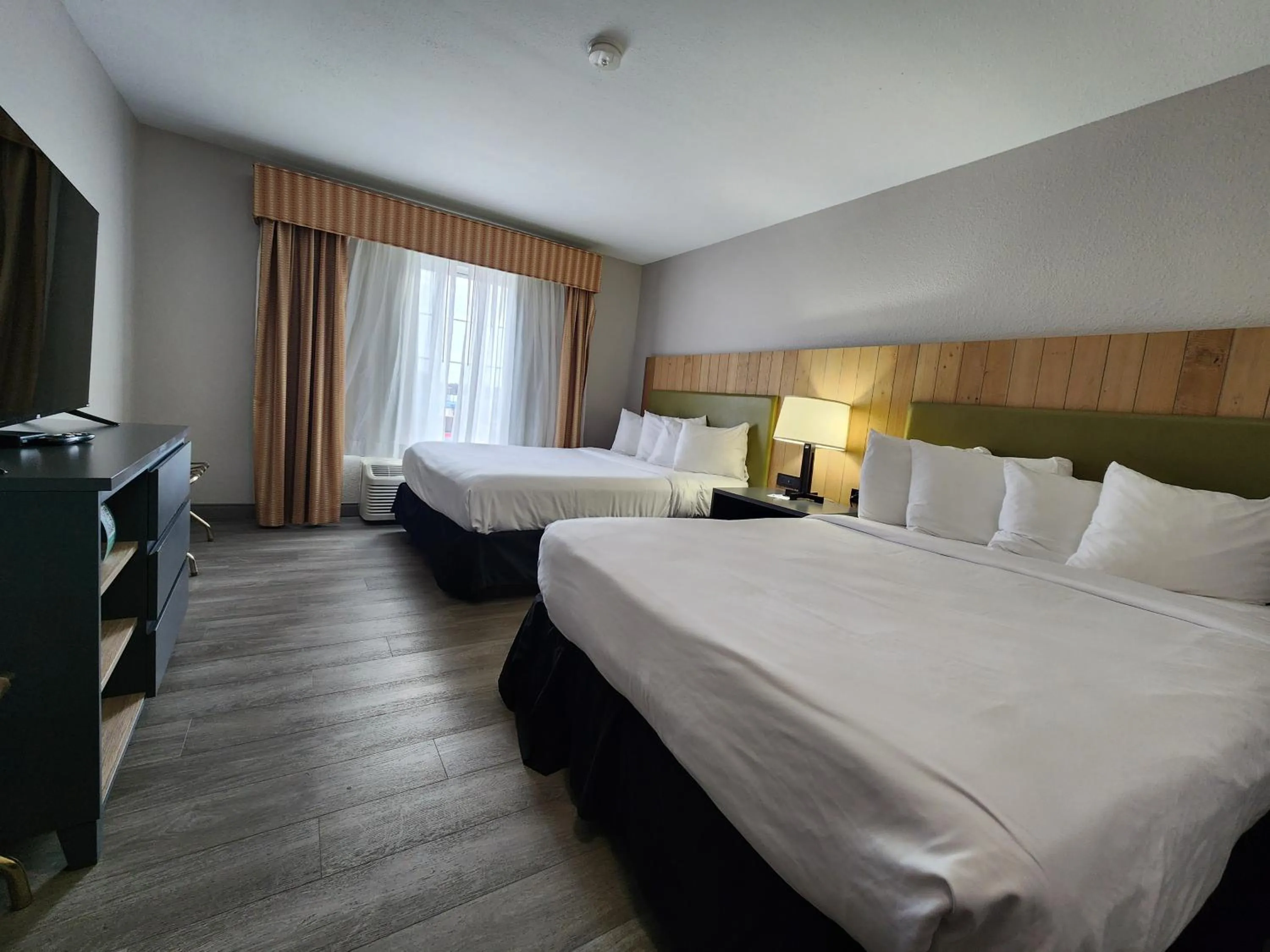 Bedroom, Bed in Country Inn & Suites by Radisson, Topeka West, KS