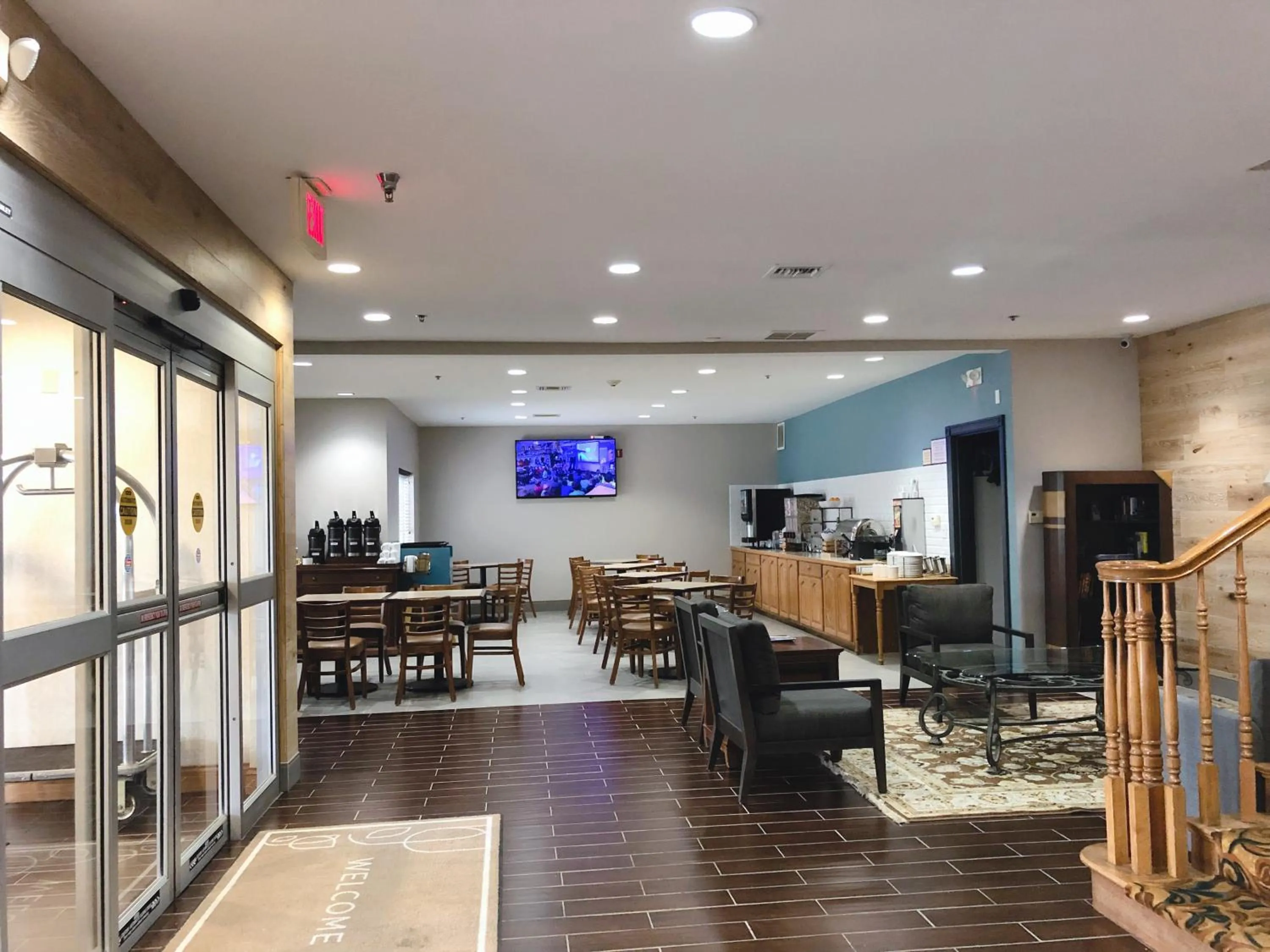 Restaurant/places to eat in Country Inn & Suites by Radisson, Topeka West, KS