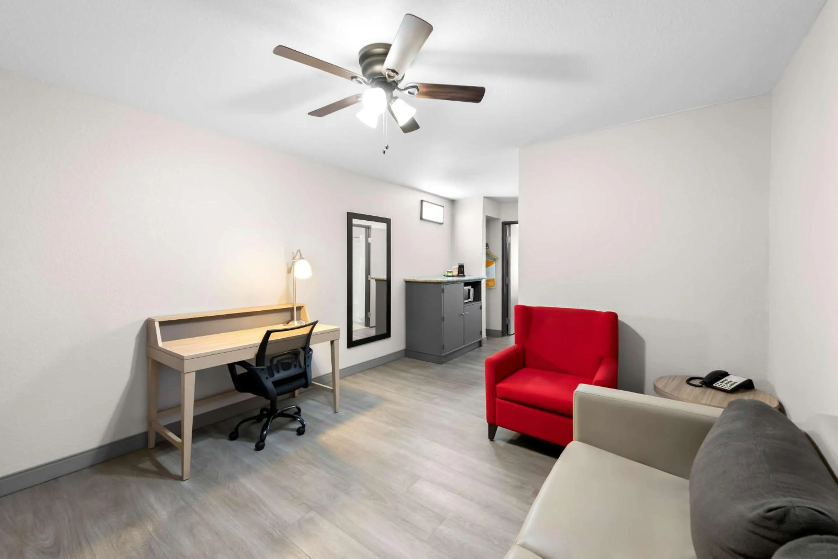 Bedroom in Country Inn & Suites by Radisson, Topeka West, KS