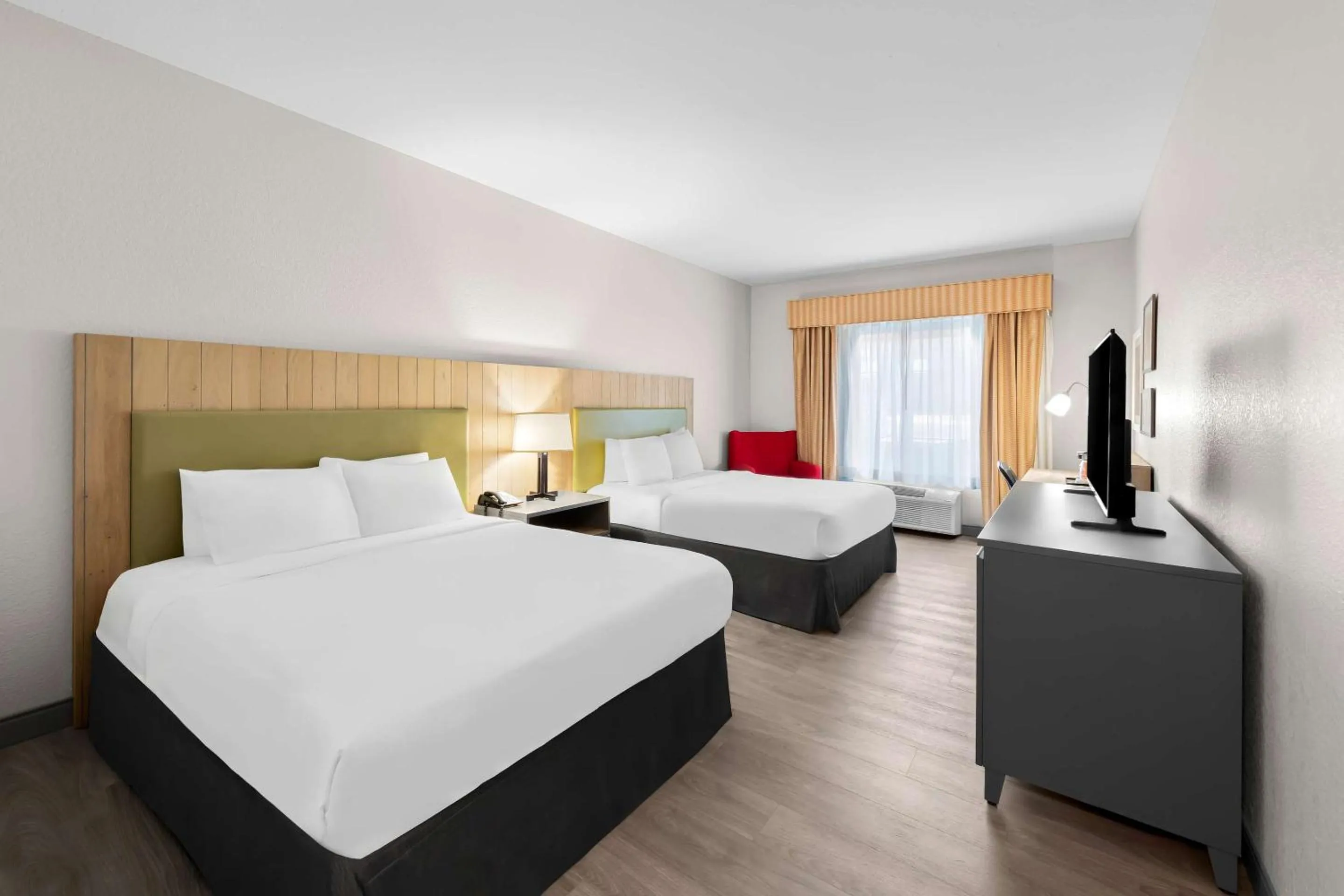 Bedroom, Bed in Country Inn & Suites by Radisson, Topeka West, KS