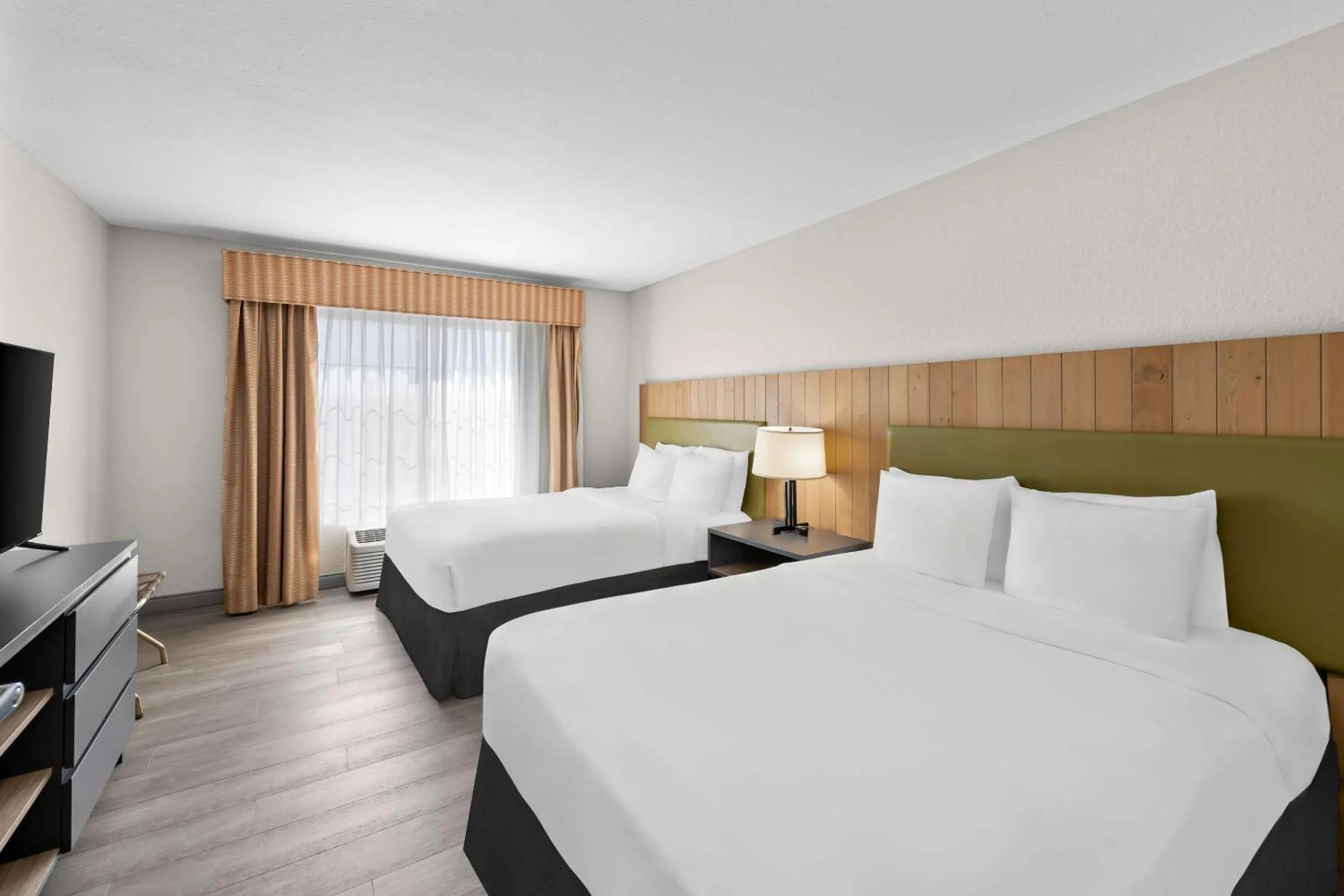 Bedroom, Bed in Country Inn & Suites by Radisson, Topeka West, KS