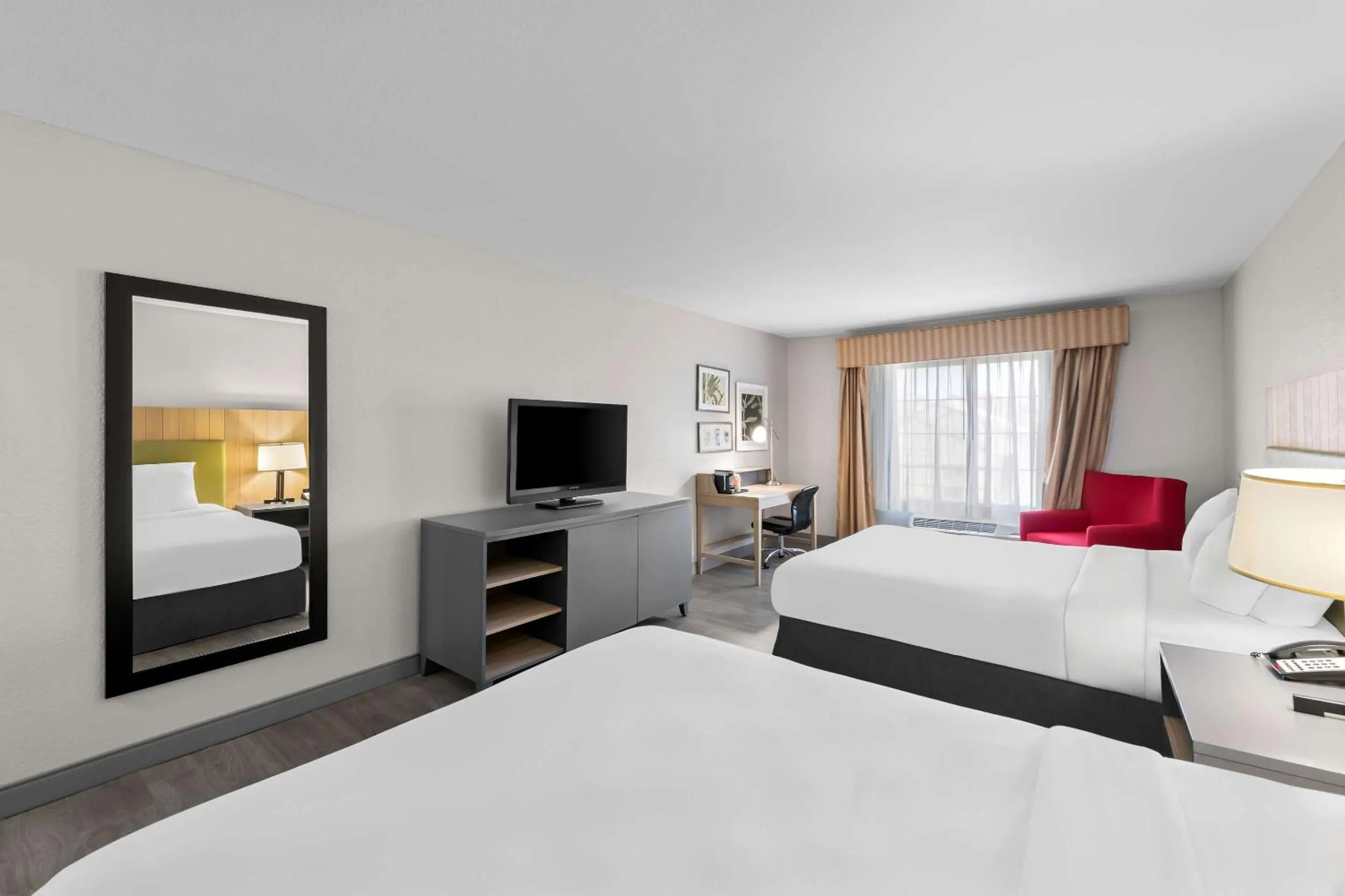 Bedroom, Bed in Country Inn & Suites by Radisson, Topeka West, KS