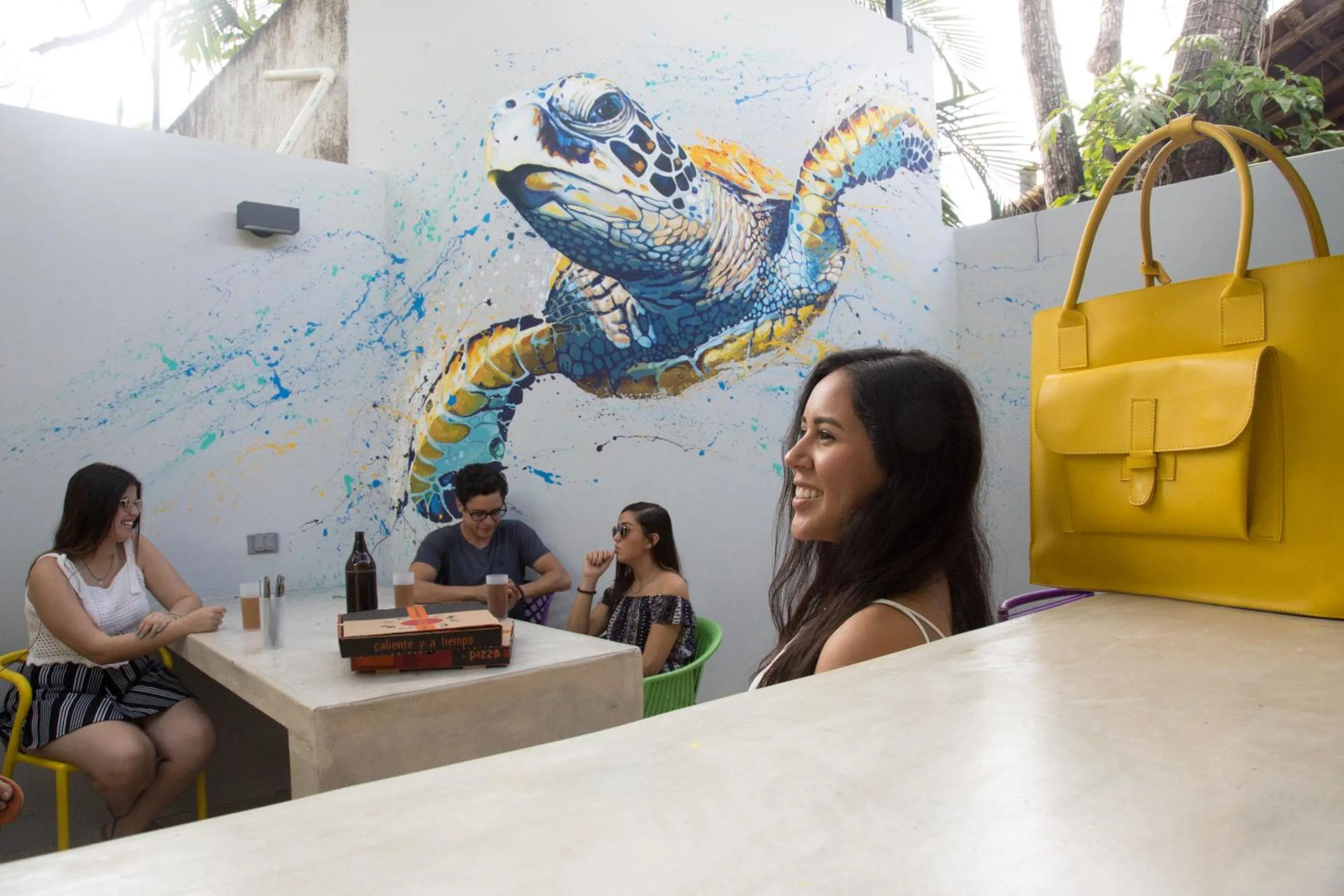 People in Hostel Frente al Mar Tropico 20º