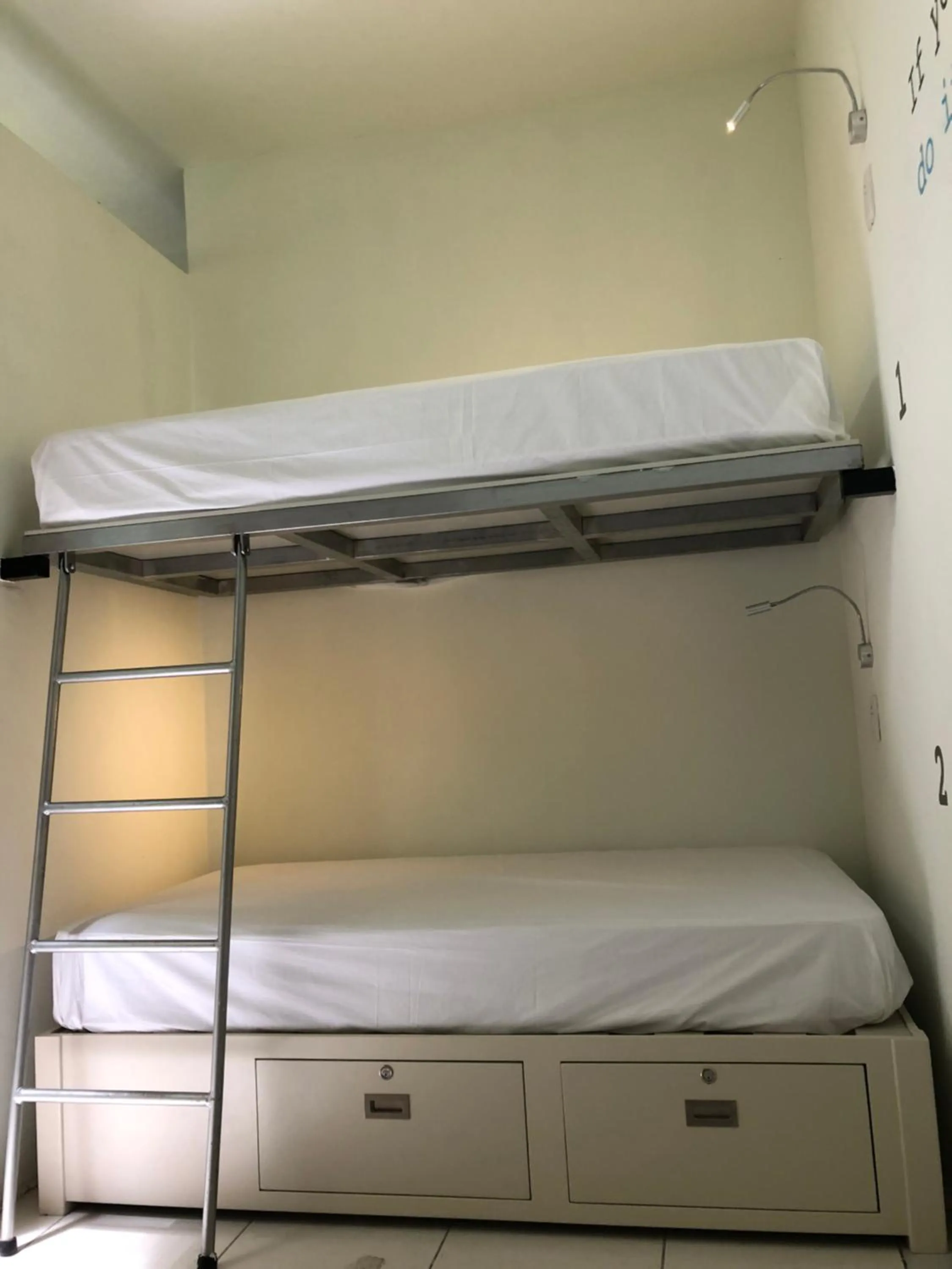 Photo of the whole room, Bed in Hostel Frente al Mar Tropico 20º