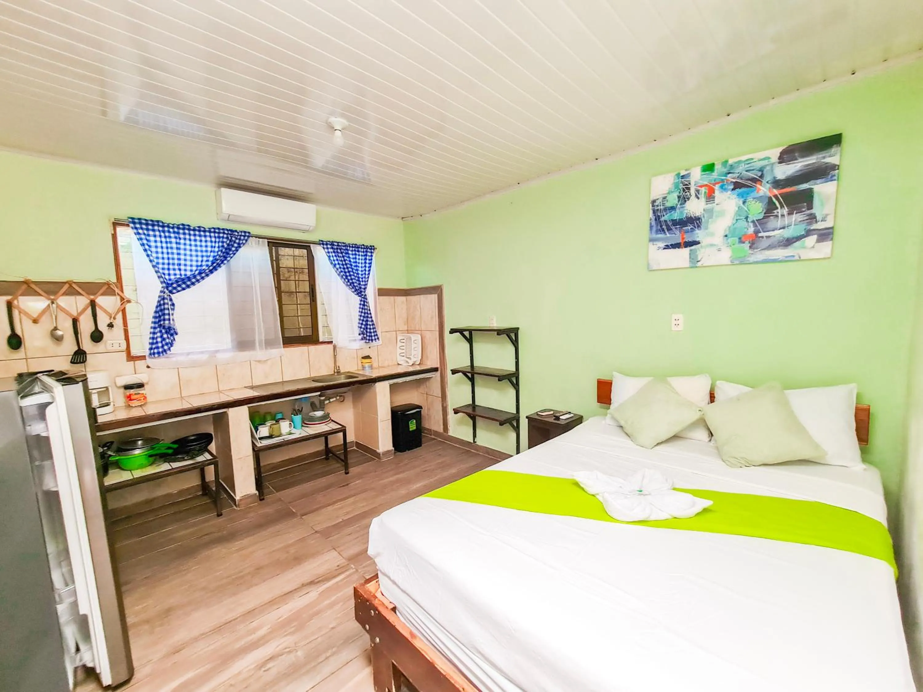 Double Room with Shared Bathroom in Cabinas Coco Alegre