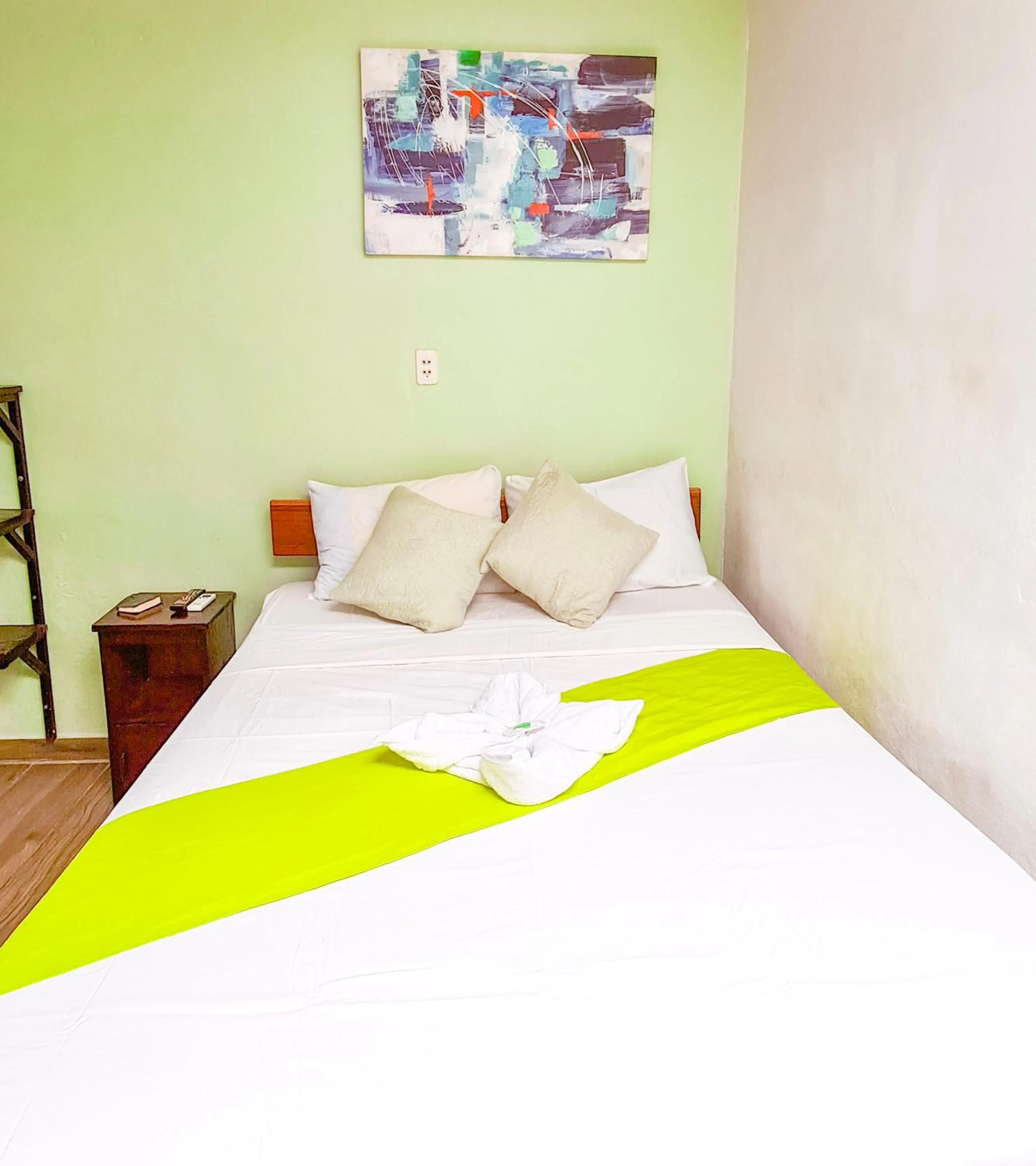 Double Room with Shared Bathroom in Cabinas Coco Alegre
