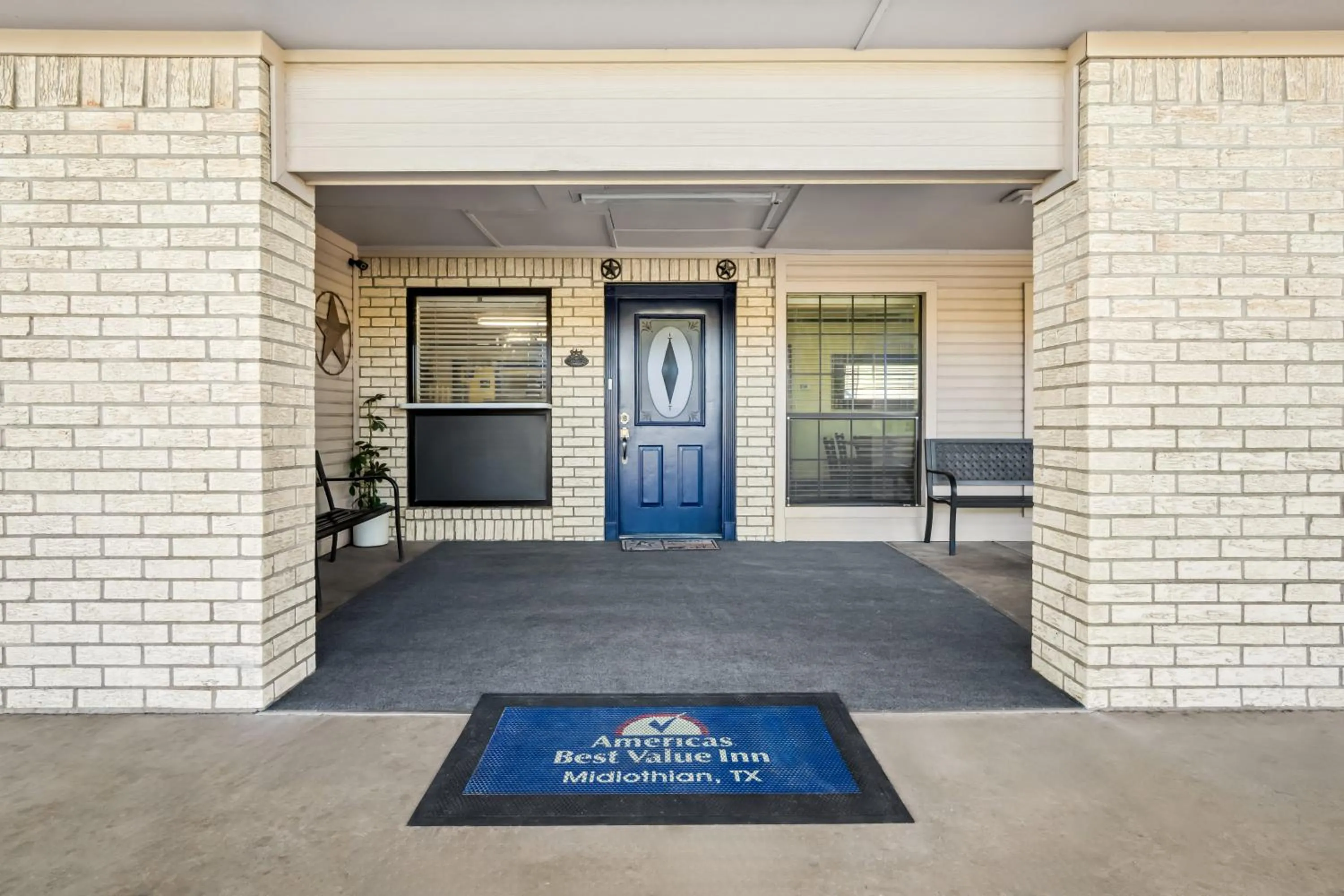 Facade/entrance in Americas Best Value Inn Midlothian