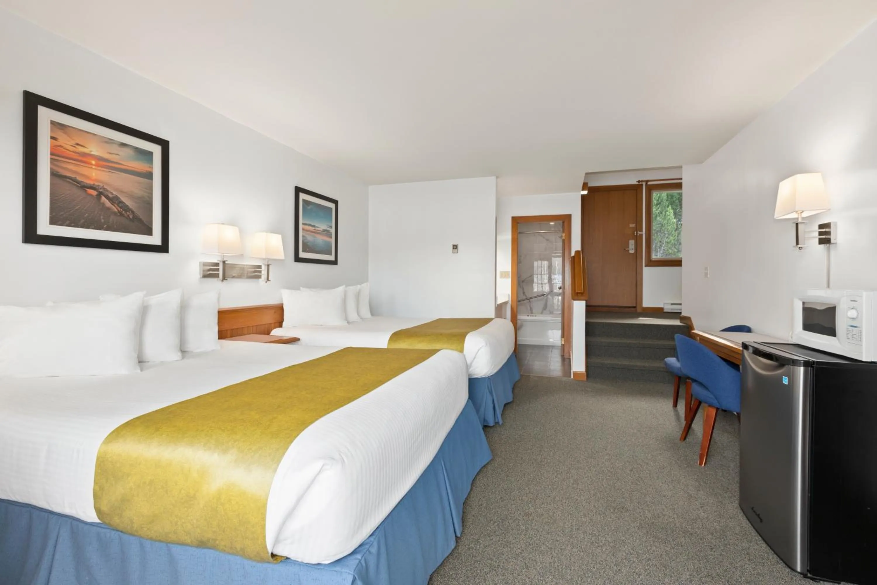 Bed in Canadian Princess Lodge & Marina