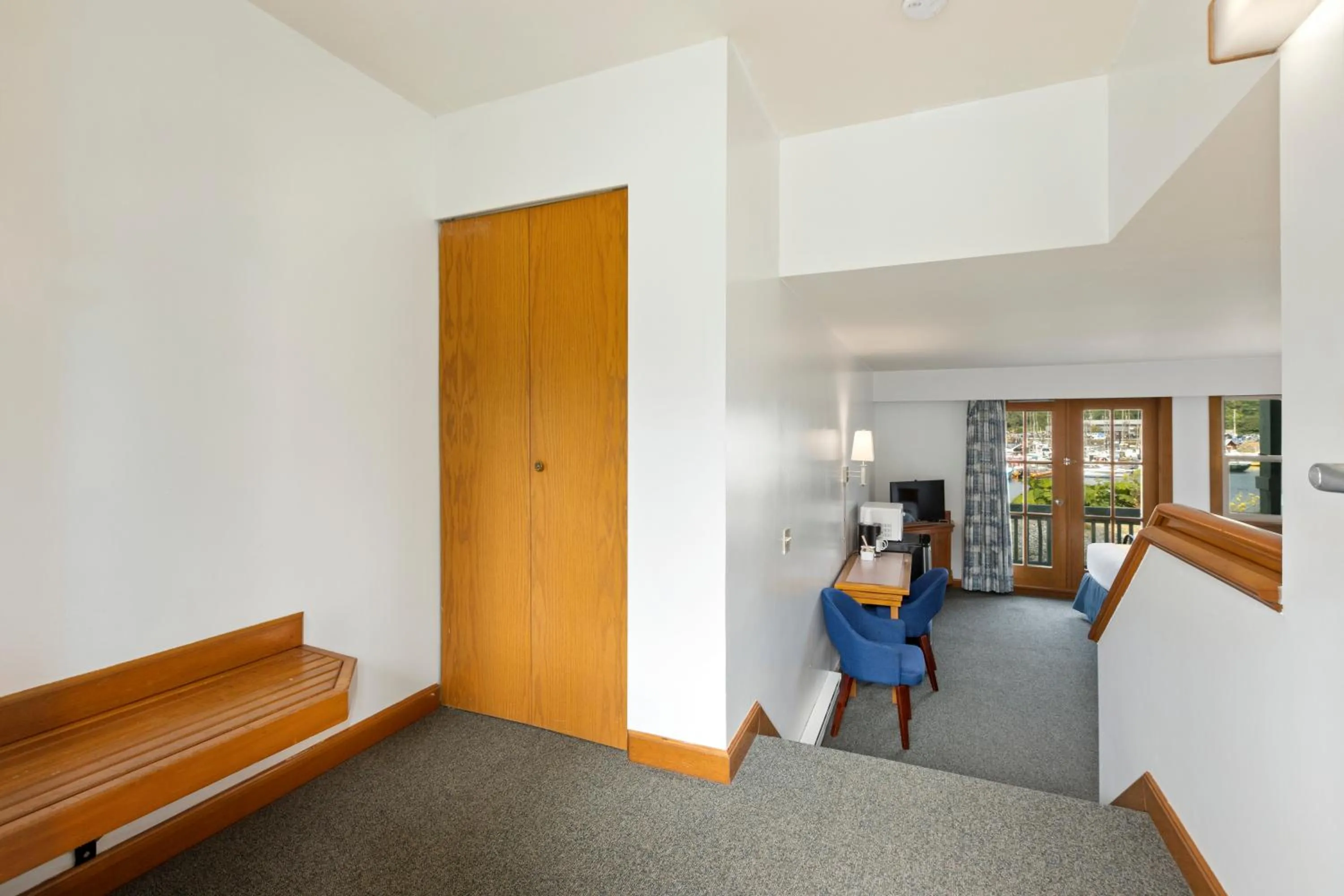 Living room in Canadian Princess Lodge & Marina