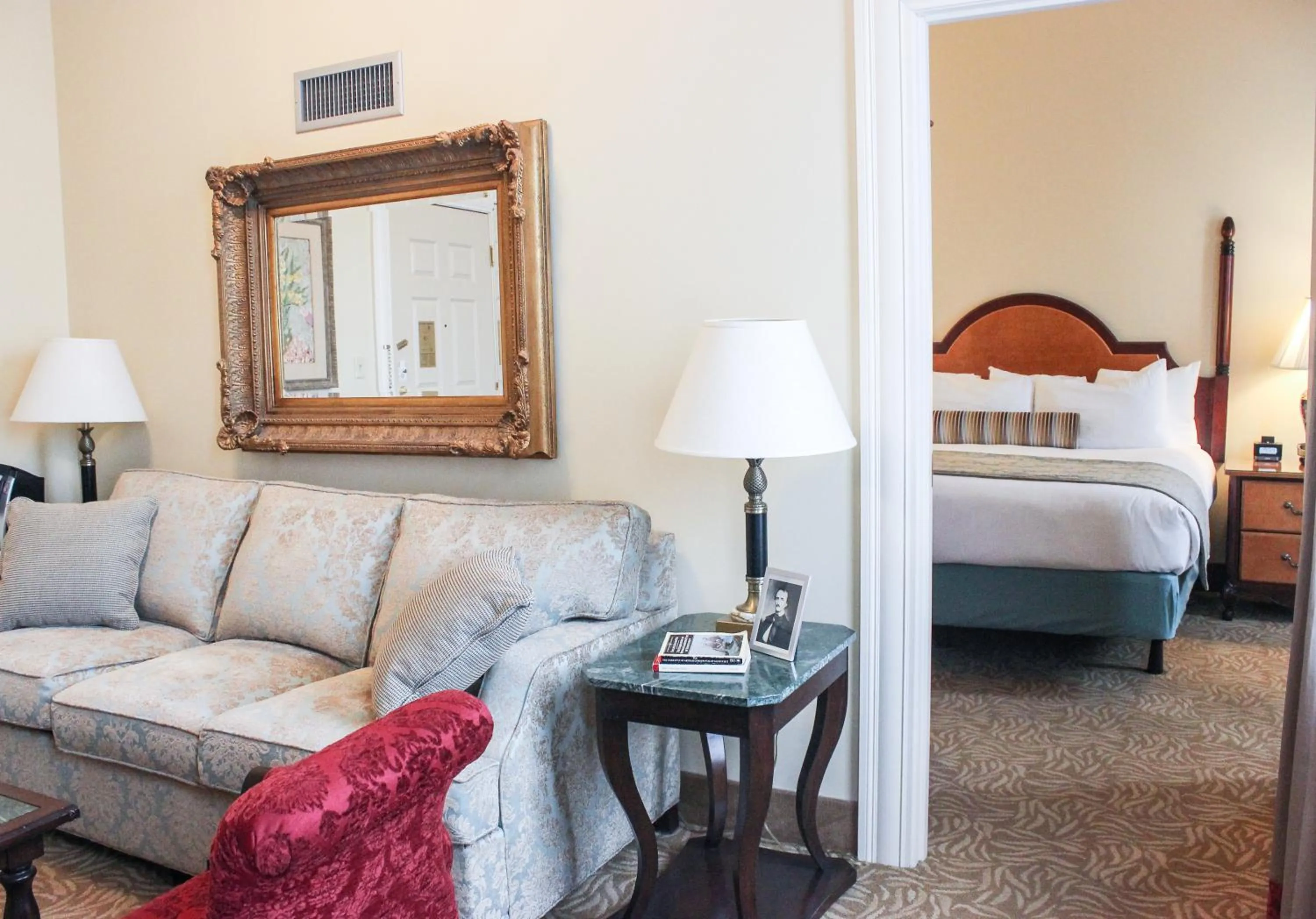 Living room, Bed in Hotel Providence