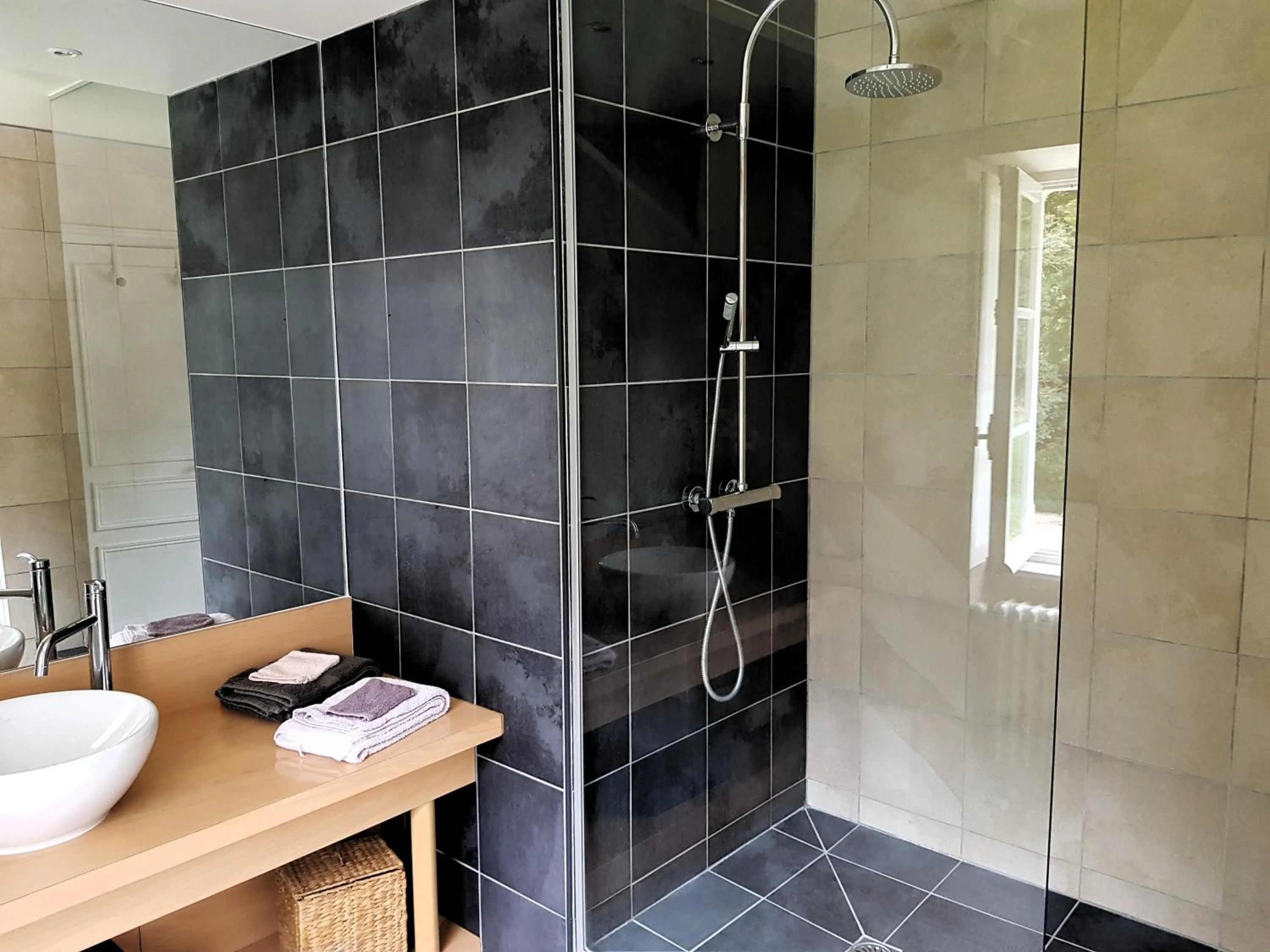 Shower in La Taille de Biou