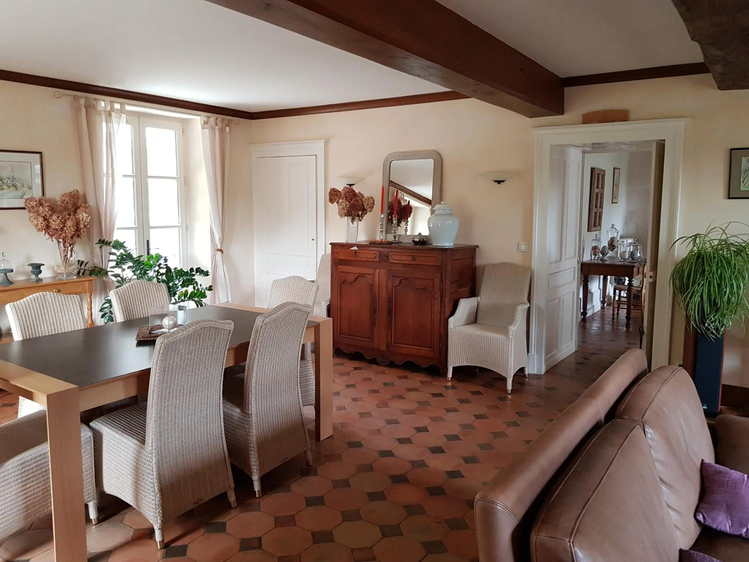 Dining area in La Taille de Biou