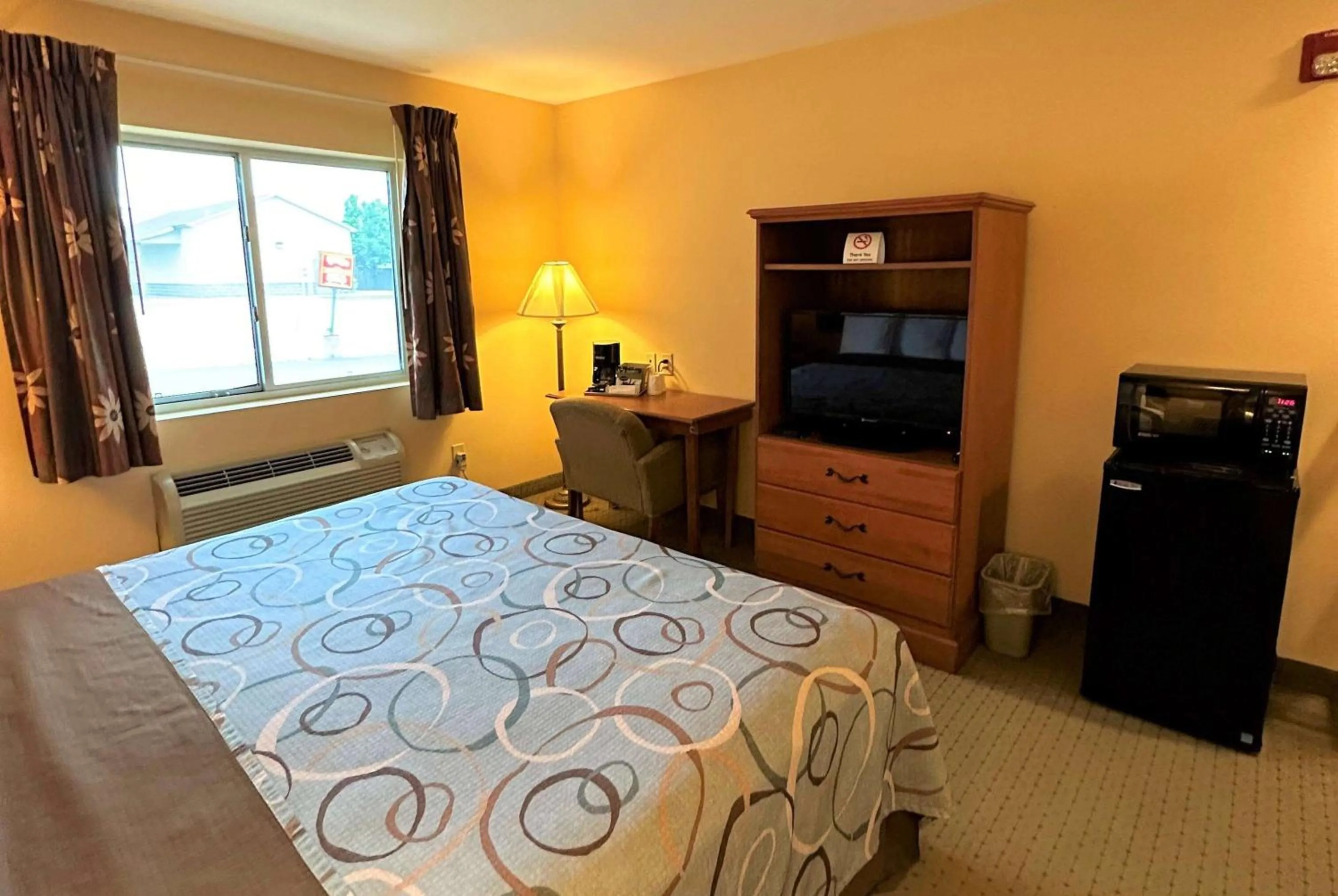 Photo of the whole room, Bed in Super 8 by Wyndham Topeka at Forbes Landing
