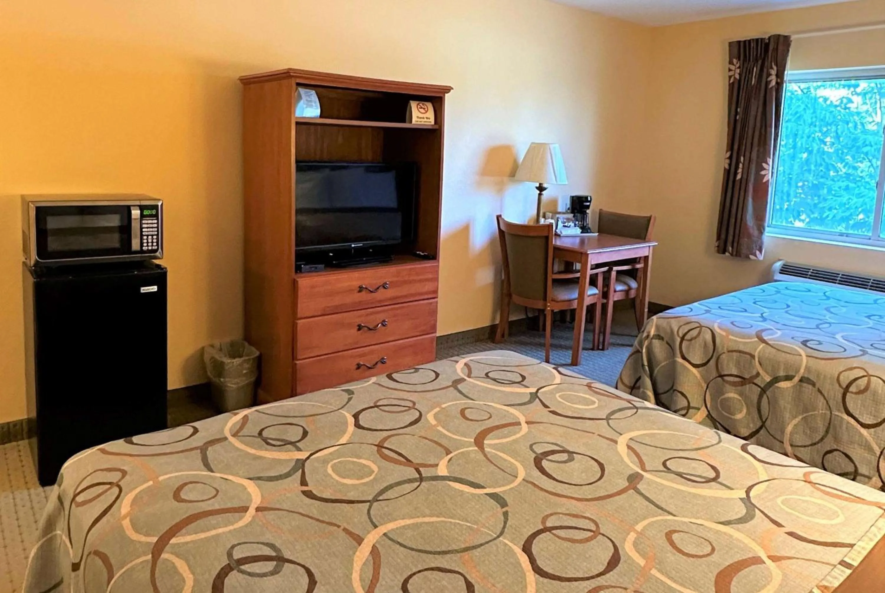 Photo of the whole room, Bed in Super 8 by Wyndham Topeka at Forbes Landing