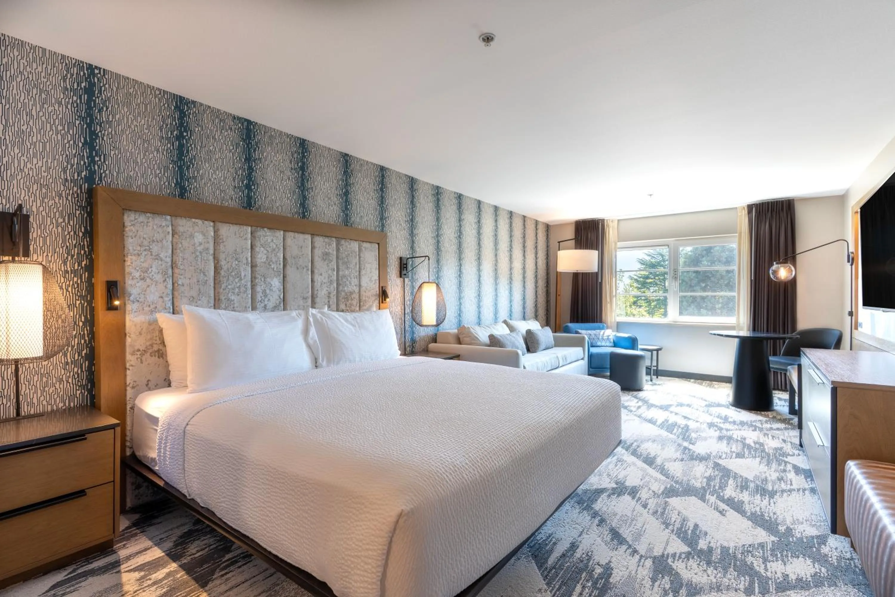 TV and multimedia, Bed in Silver Cloud Hotel - Seattle Broadway