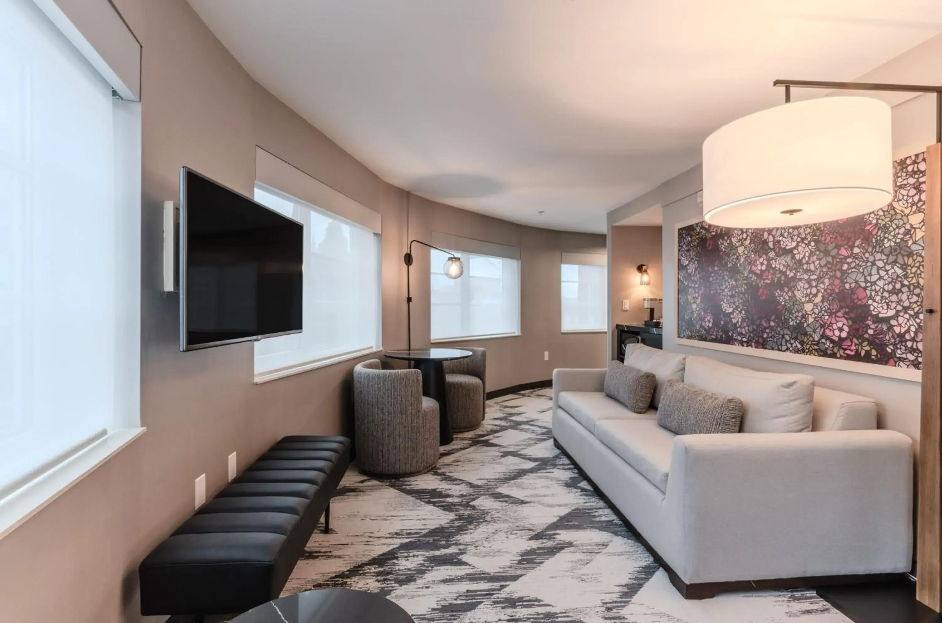 King Suite with Sofa Bed in Silver Cloud Hotel - Seattle Broadway King Suite with Sofa Bed in Silver Cloud Hotel - Seattle Broadway