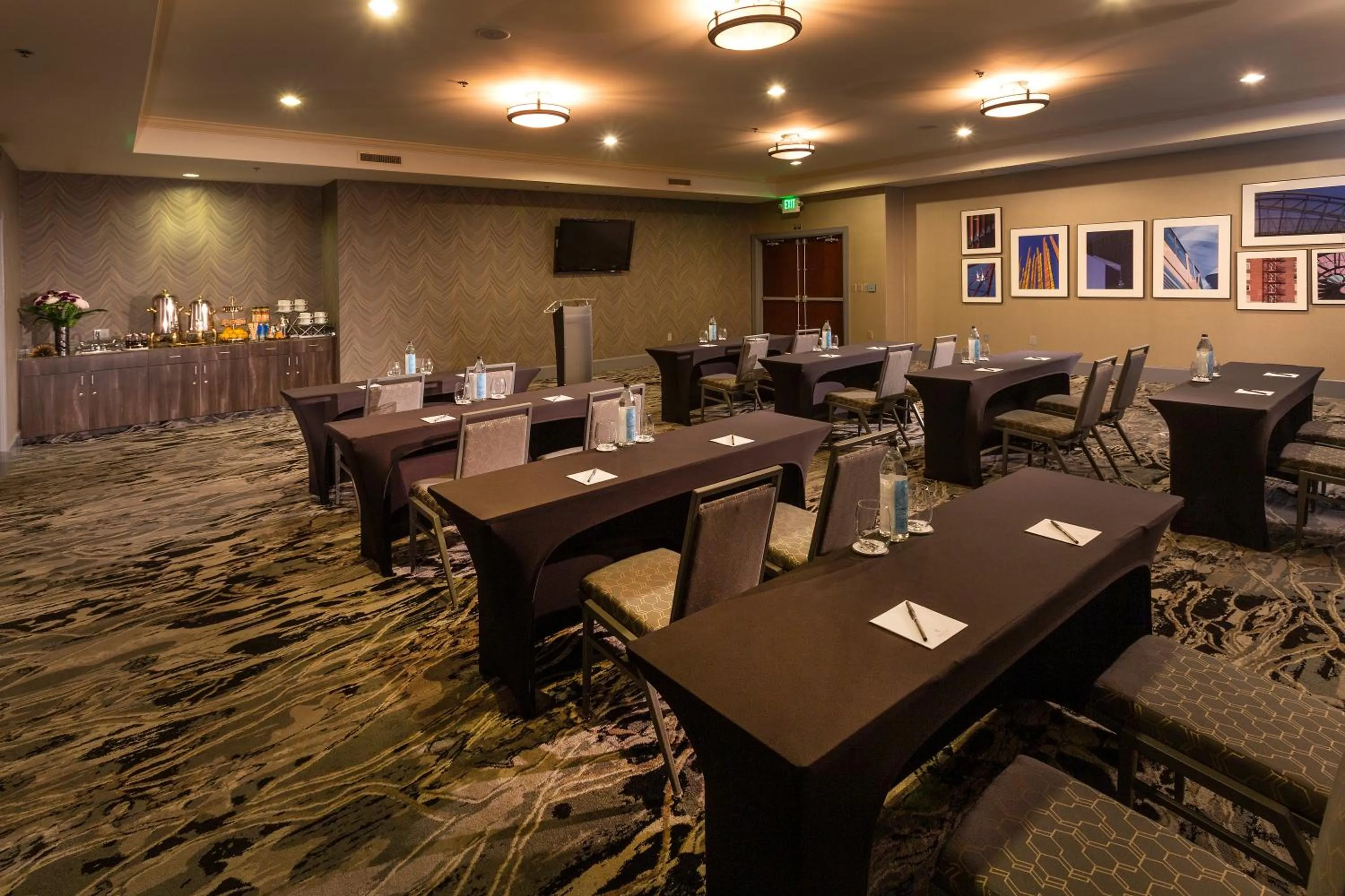 Meeting/conference room in Silver Cloud Hotel - Seattle Broadway