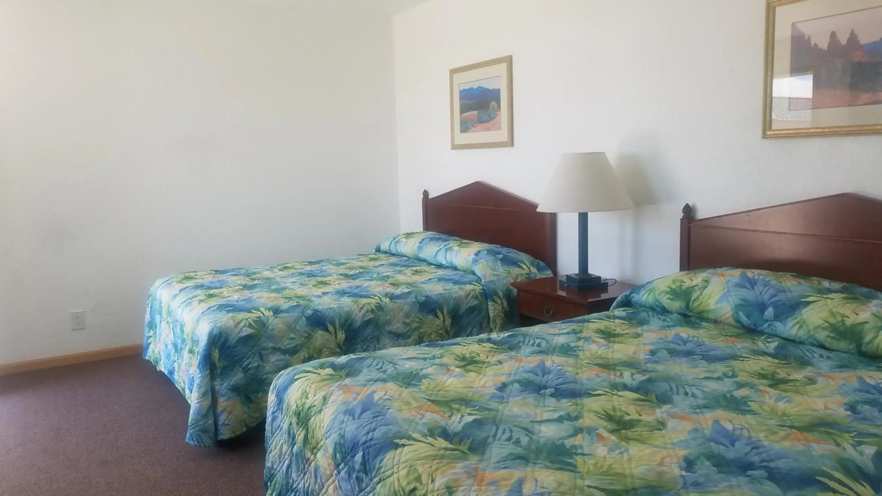 Queen Room with Two Queen Beds in Howard's Motel Queen Room with Two Queen Beds in Howard's Motel