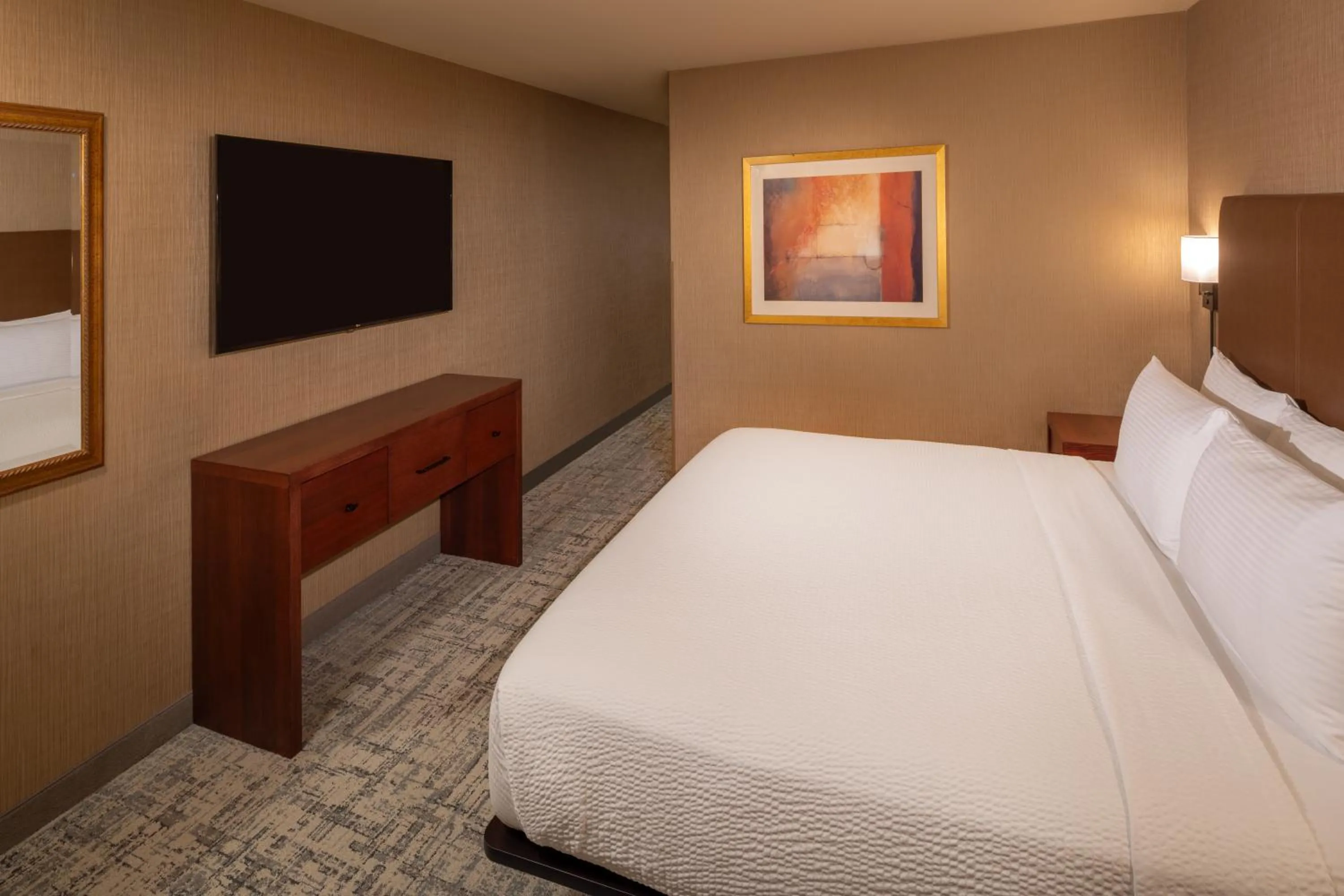 TV and multimedia, Bed in Silver Cloud Hotel - Seattle Lake Union