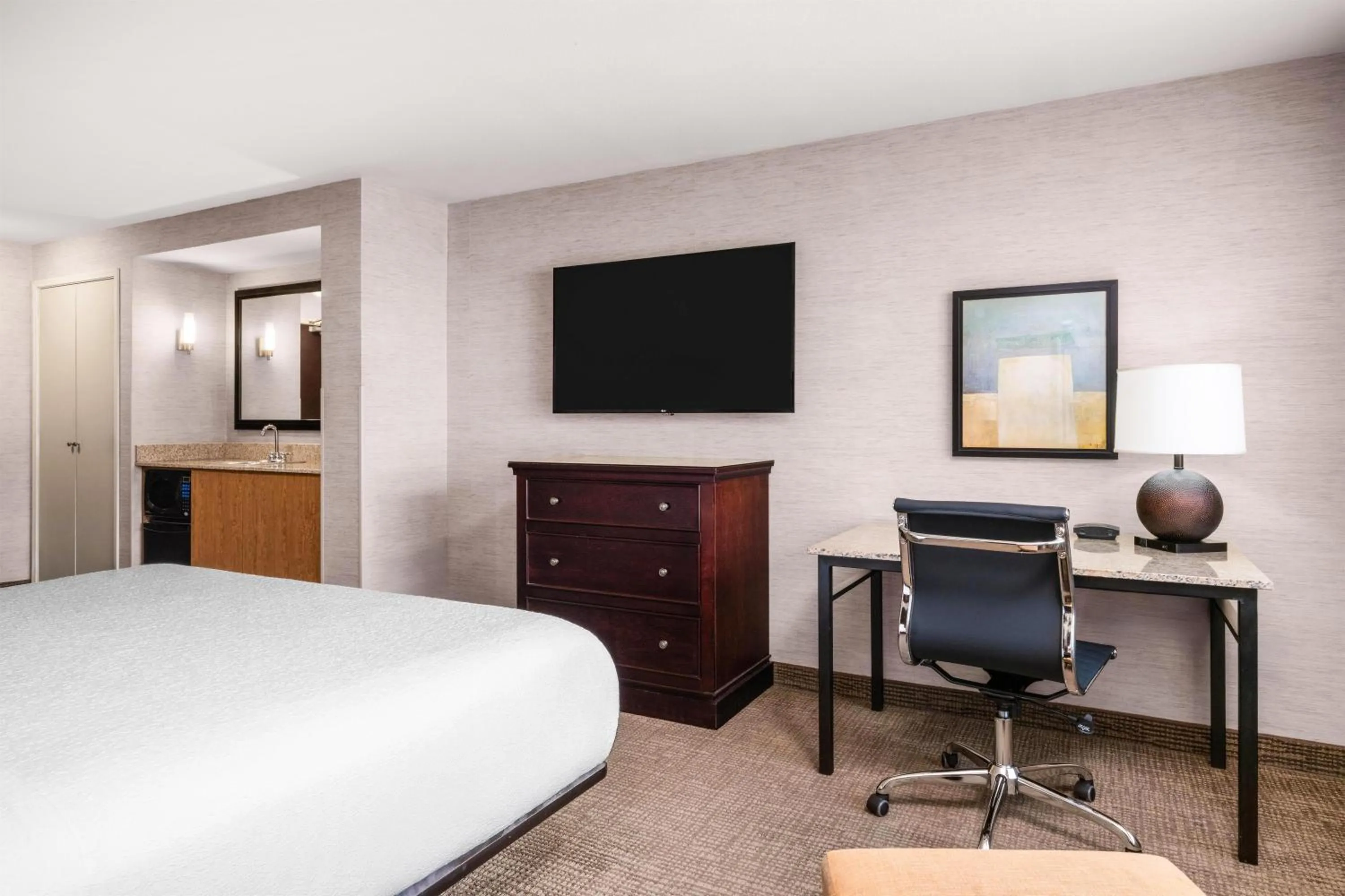 Bedroom, Bed in Eastgate Hotel - BW Signature Collection