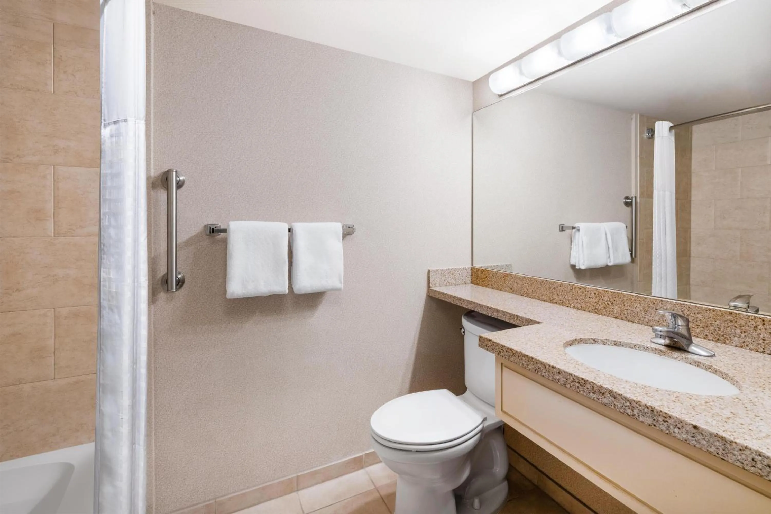 Bathroom in Eastgate Hotel - BW Signature Collection