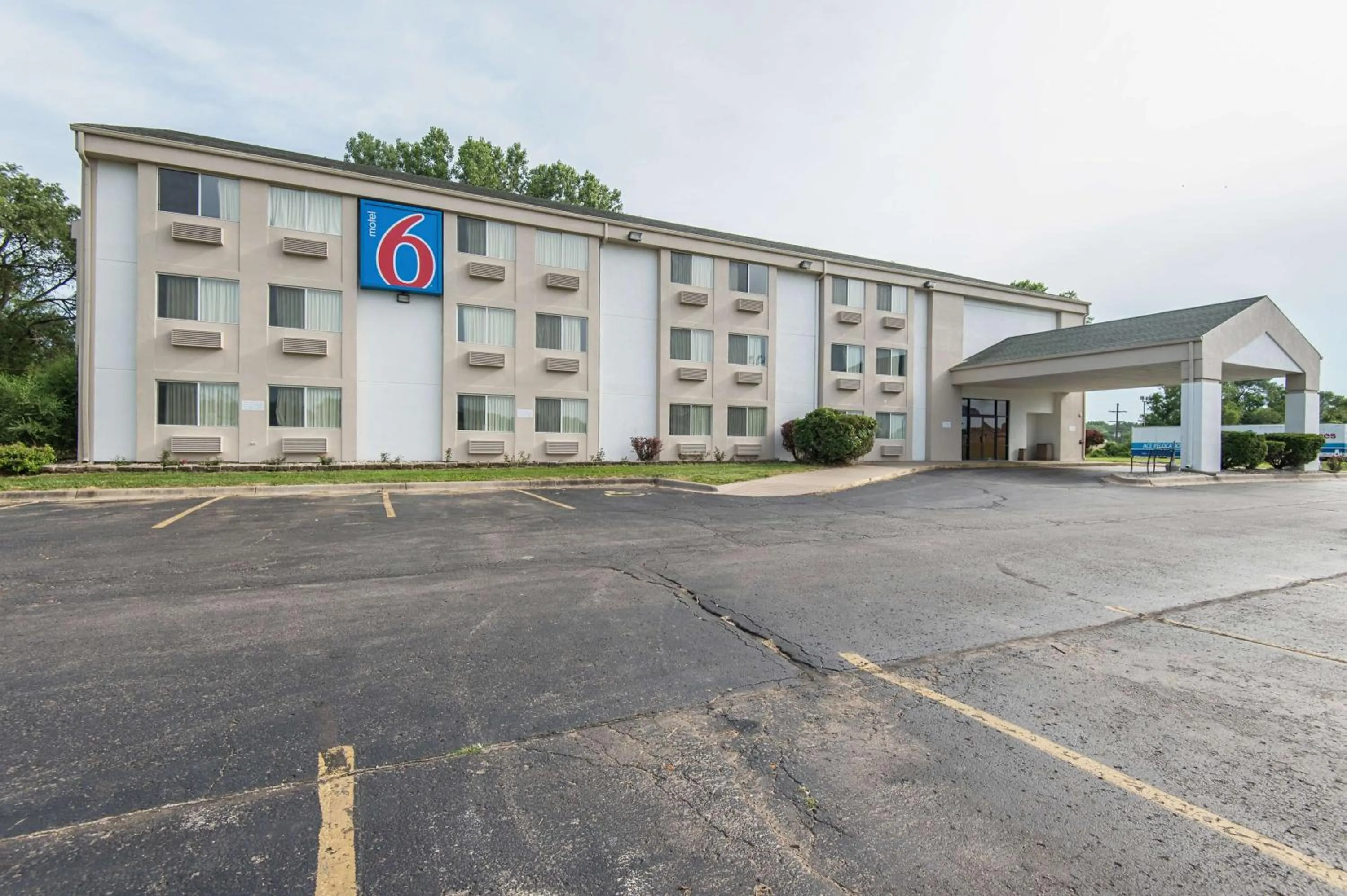 Property building in Motel 6-Lawrence, KS