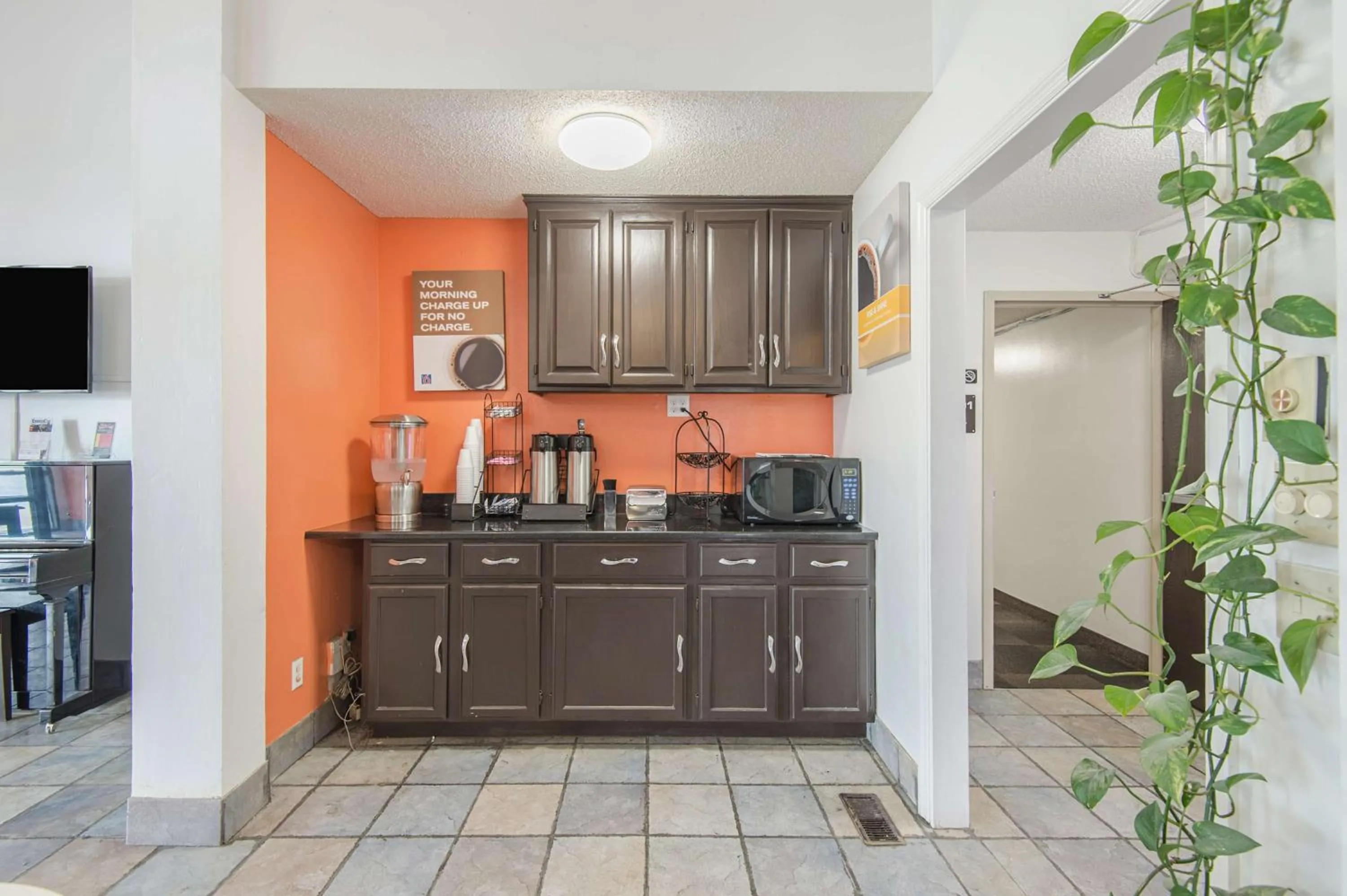 Restaurant/places to eat in Motel 6-Lawrence, KS