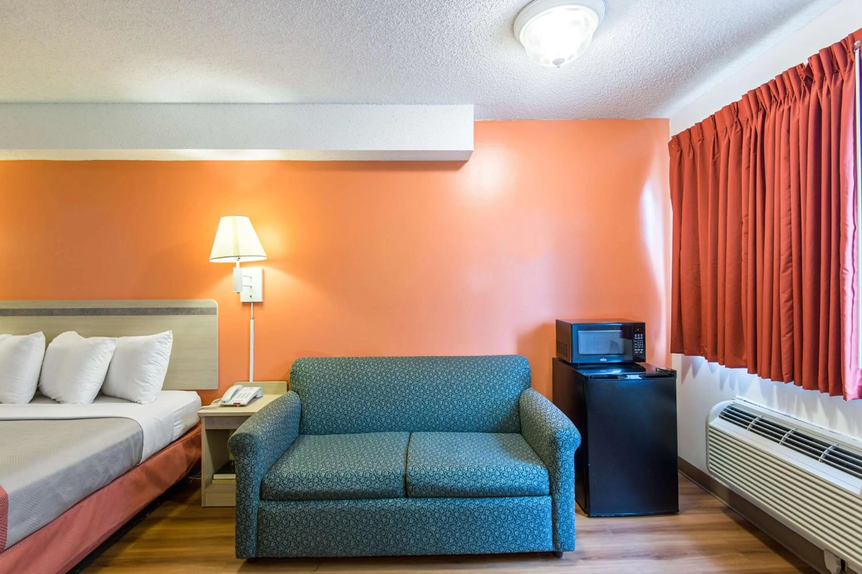 Photo of the whole room, Bed in Motel 6-Lawrence, KS