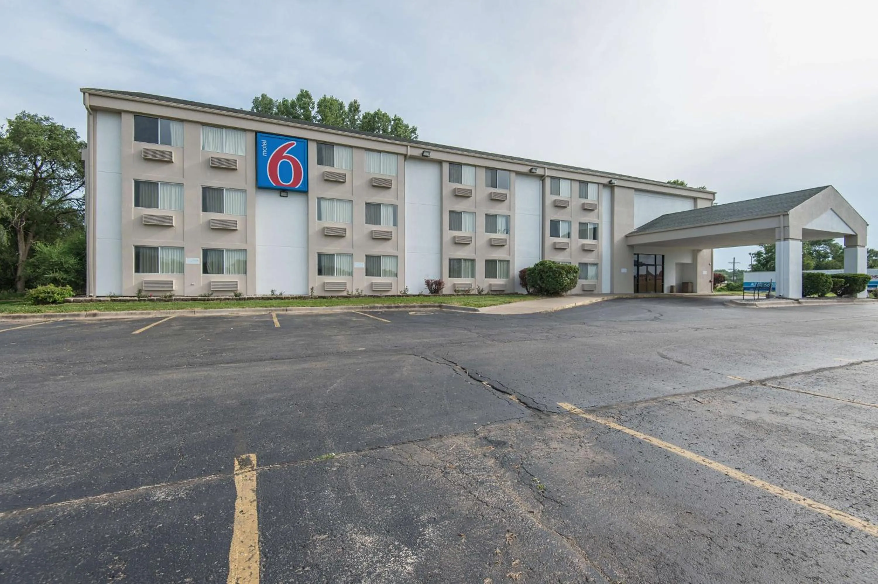 Property building in Motel 6-Lawrence, KS