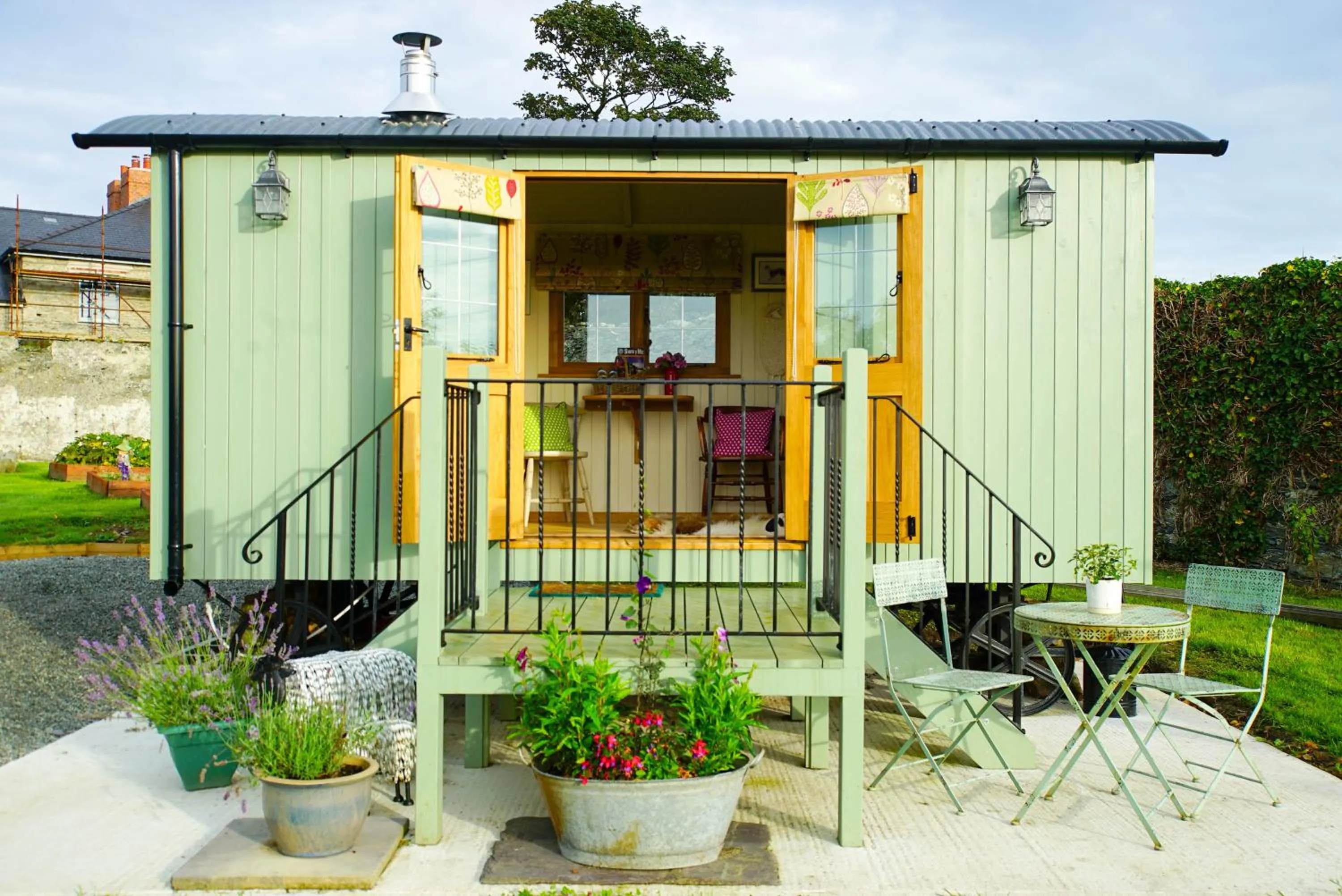 Balcony/Terrace in Storws Y Gorlan Shepherd's Hut