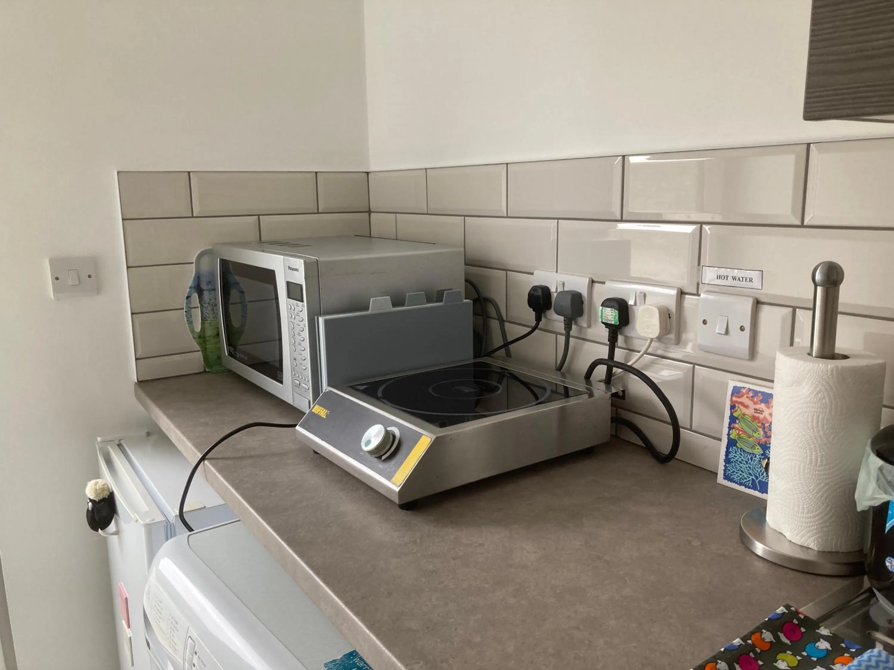 Kitchen or kitchenette in Storws Y Gorlan Shepherd's Hut