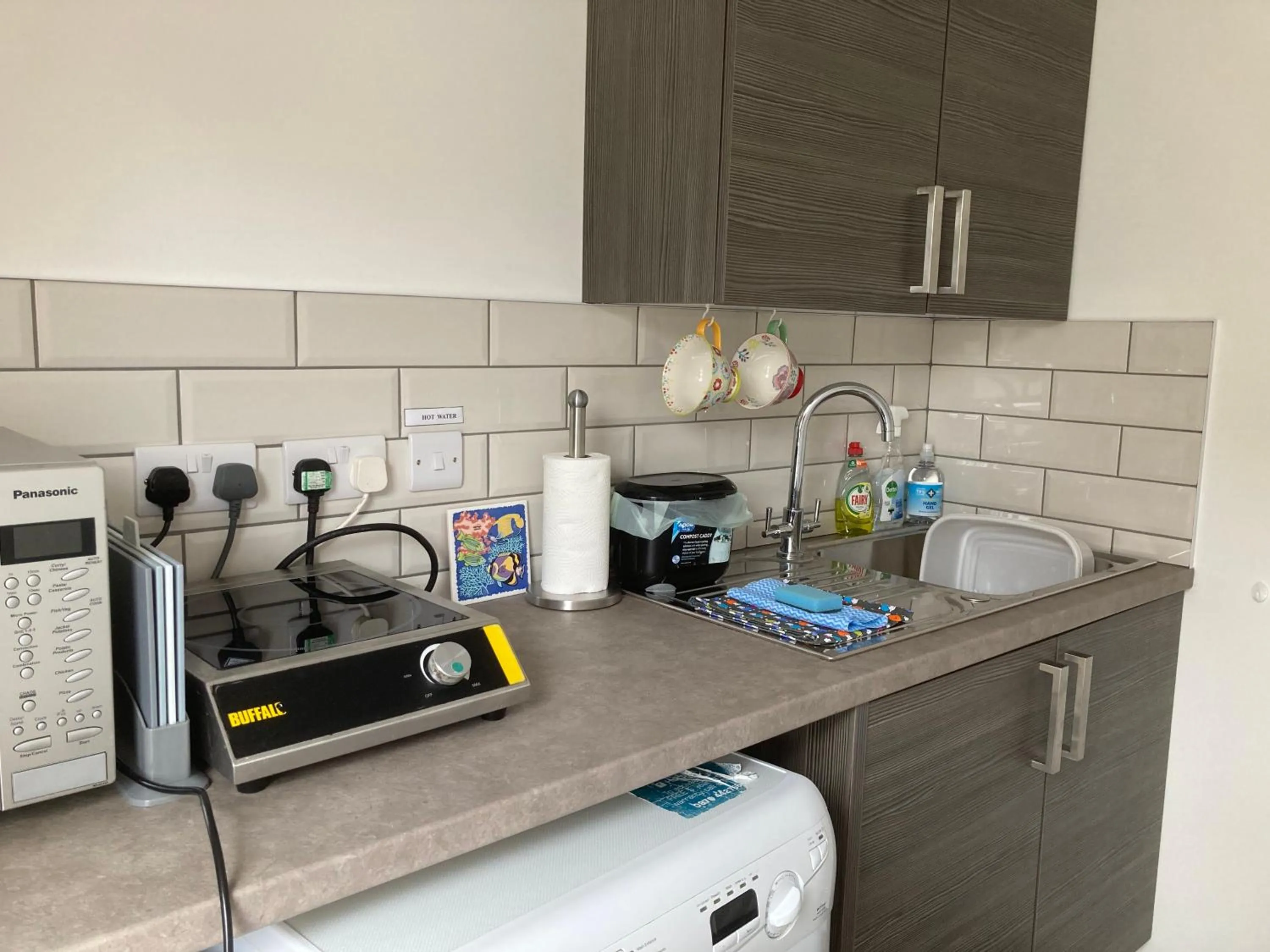 Kitchen or kitchenette in Storws Y Gorlan Shepherd's Hut