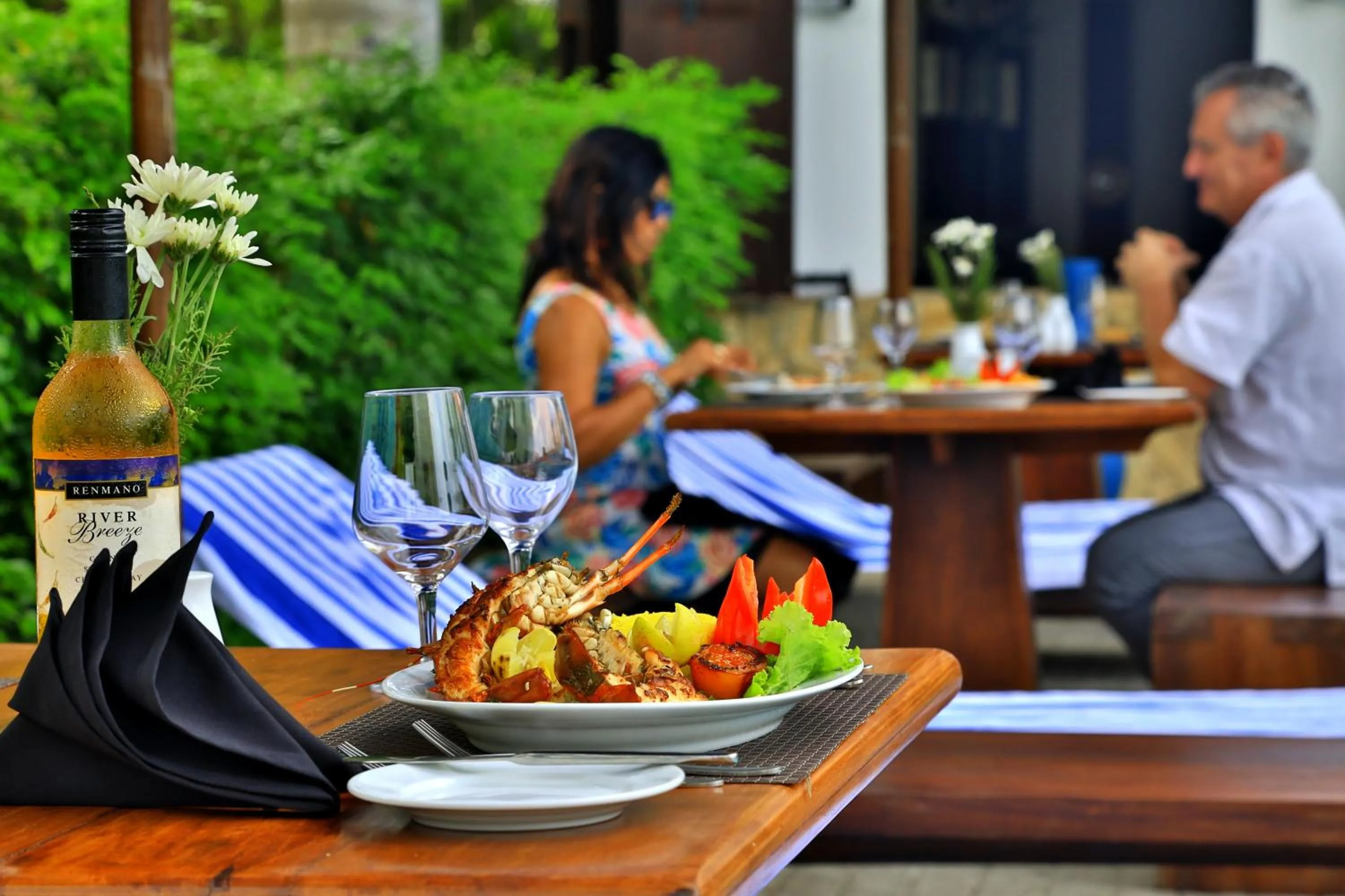 Food and drinks in St.Lachlan Hotel & Suites