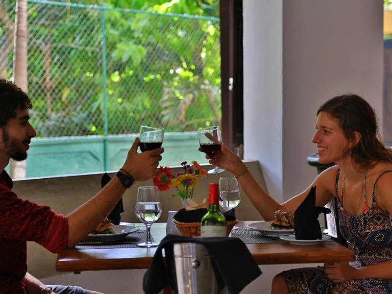 Restaurant/places to eat in St.Lachlan Hotel & Suites