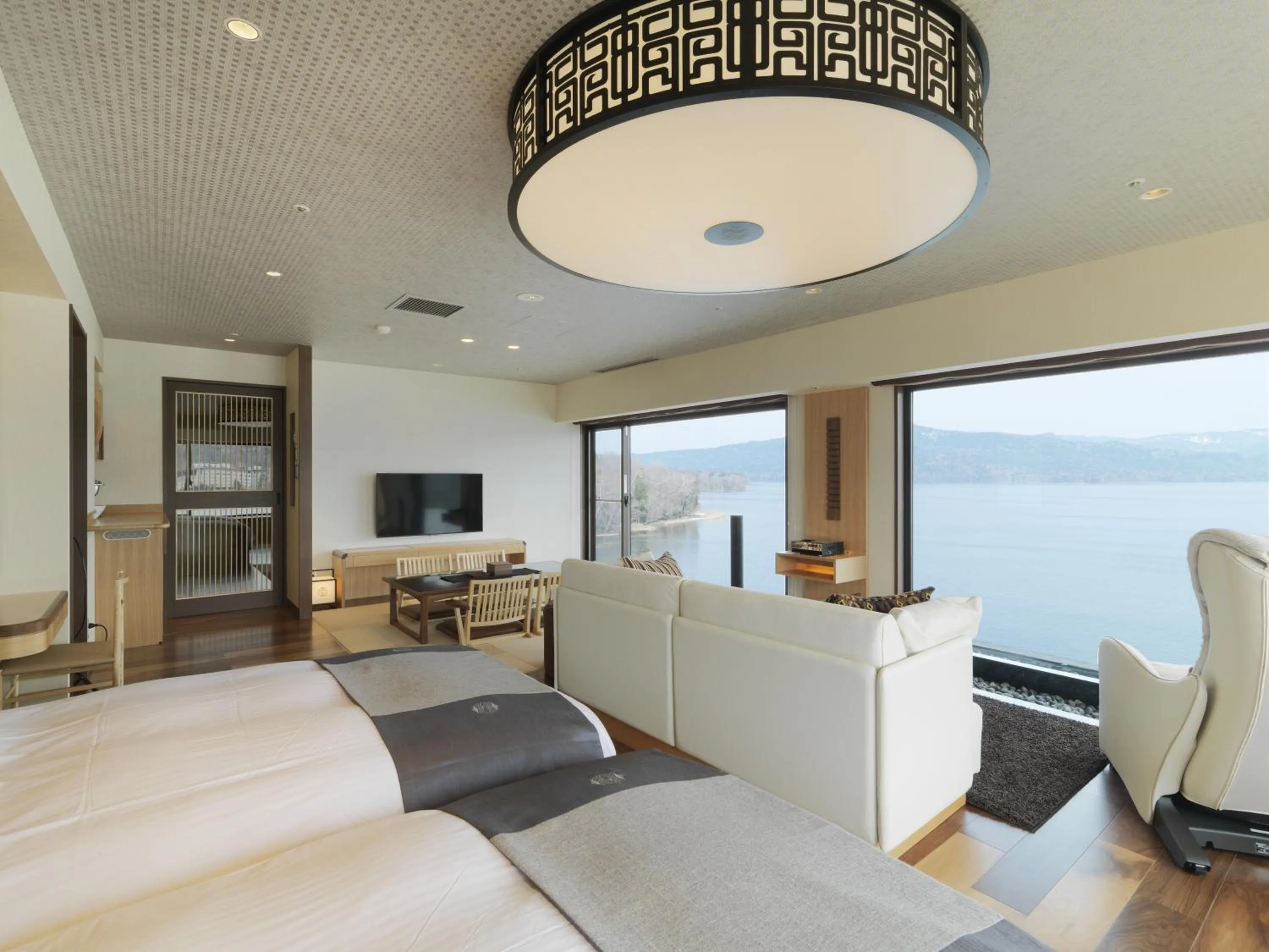 Photo of the whole room in Akan Yuku no Sato Tsuruga