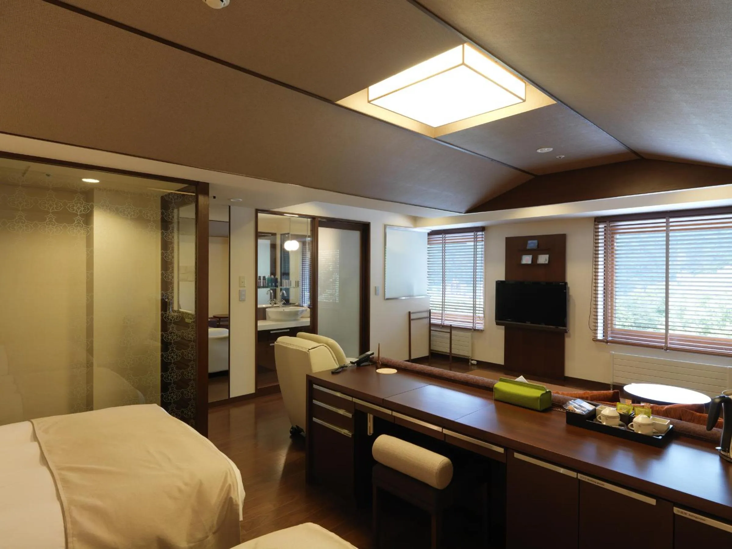 Photo of the whole room, Bed in Jozankei Tsuruga Resort Spa Mori no Uta