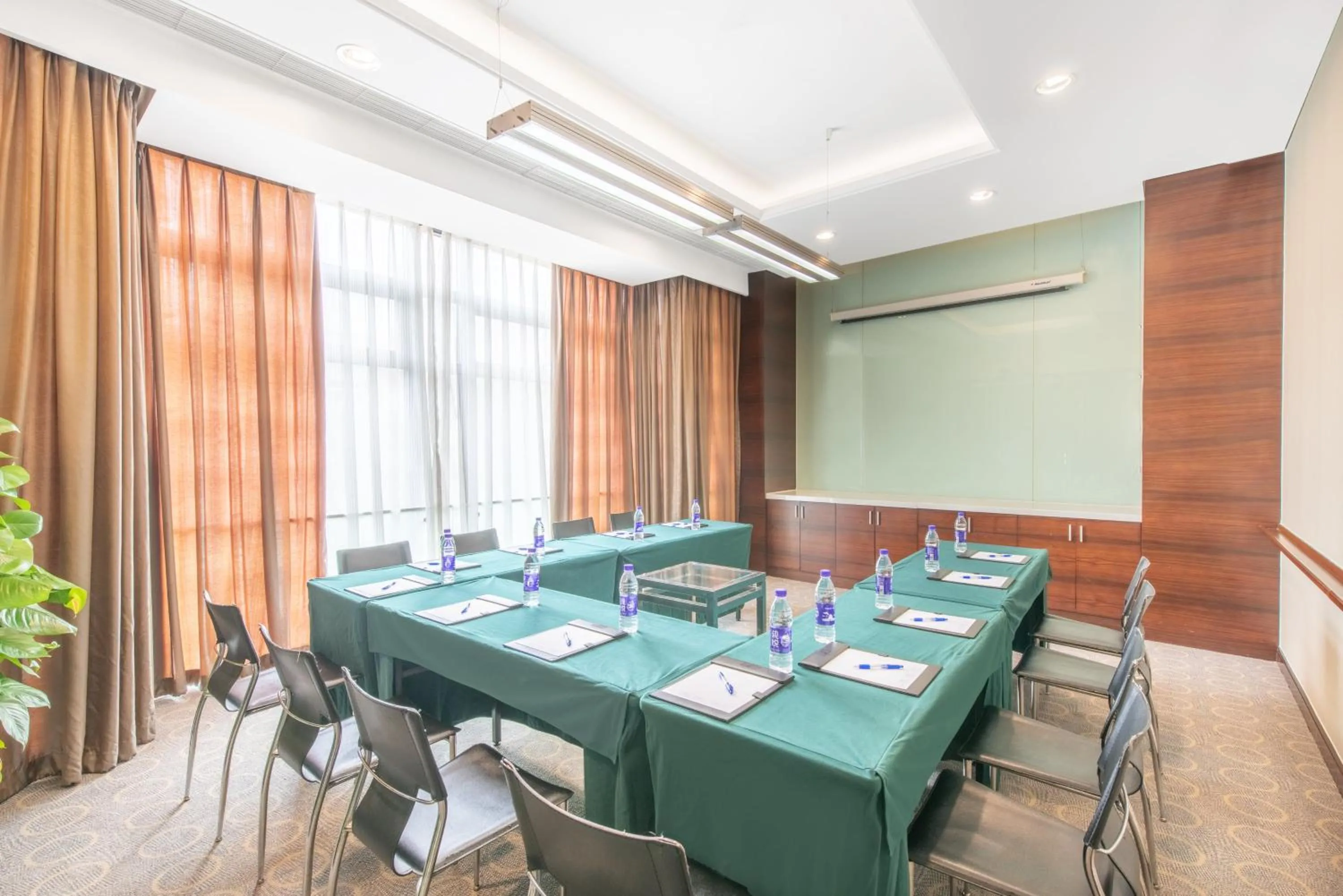 Meeting/conference room in Holiday Inn Express Beijing Dongzhimen by IHG