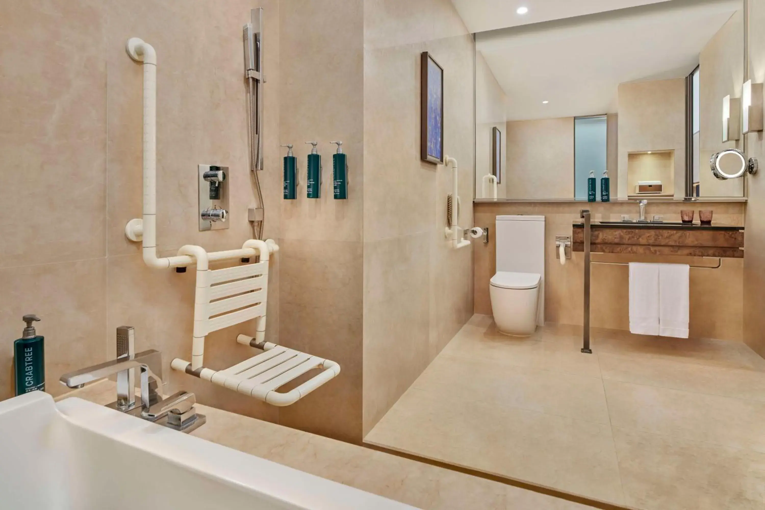 Deluxe King Room - Accessible in Hilton Guangzhou Tianhe Deluxe King Room - Accessible in Hilton Guangzhou Tianhe