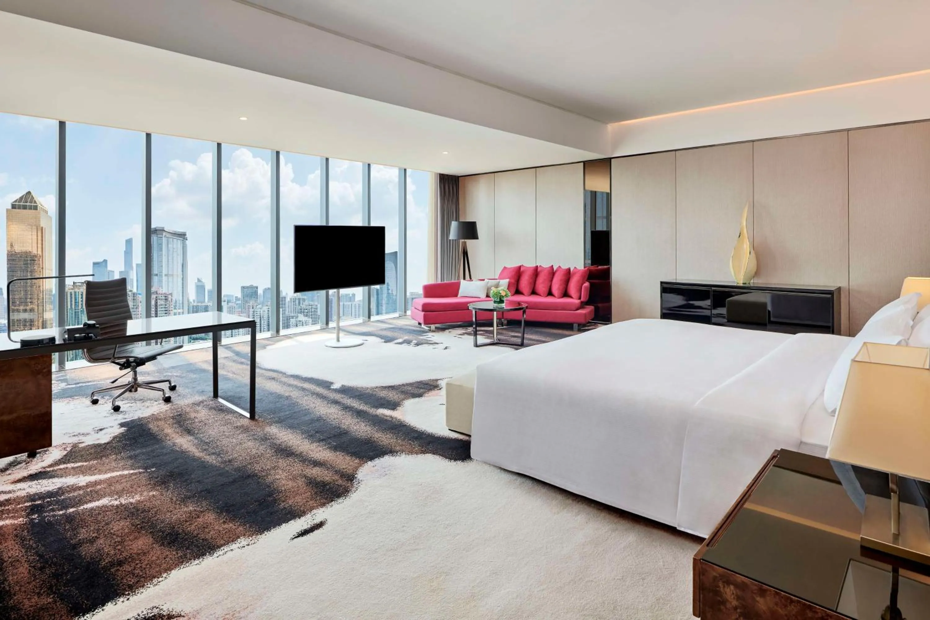 Living room, Bed in Hilton Guangzhou Tianhe