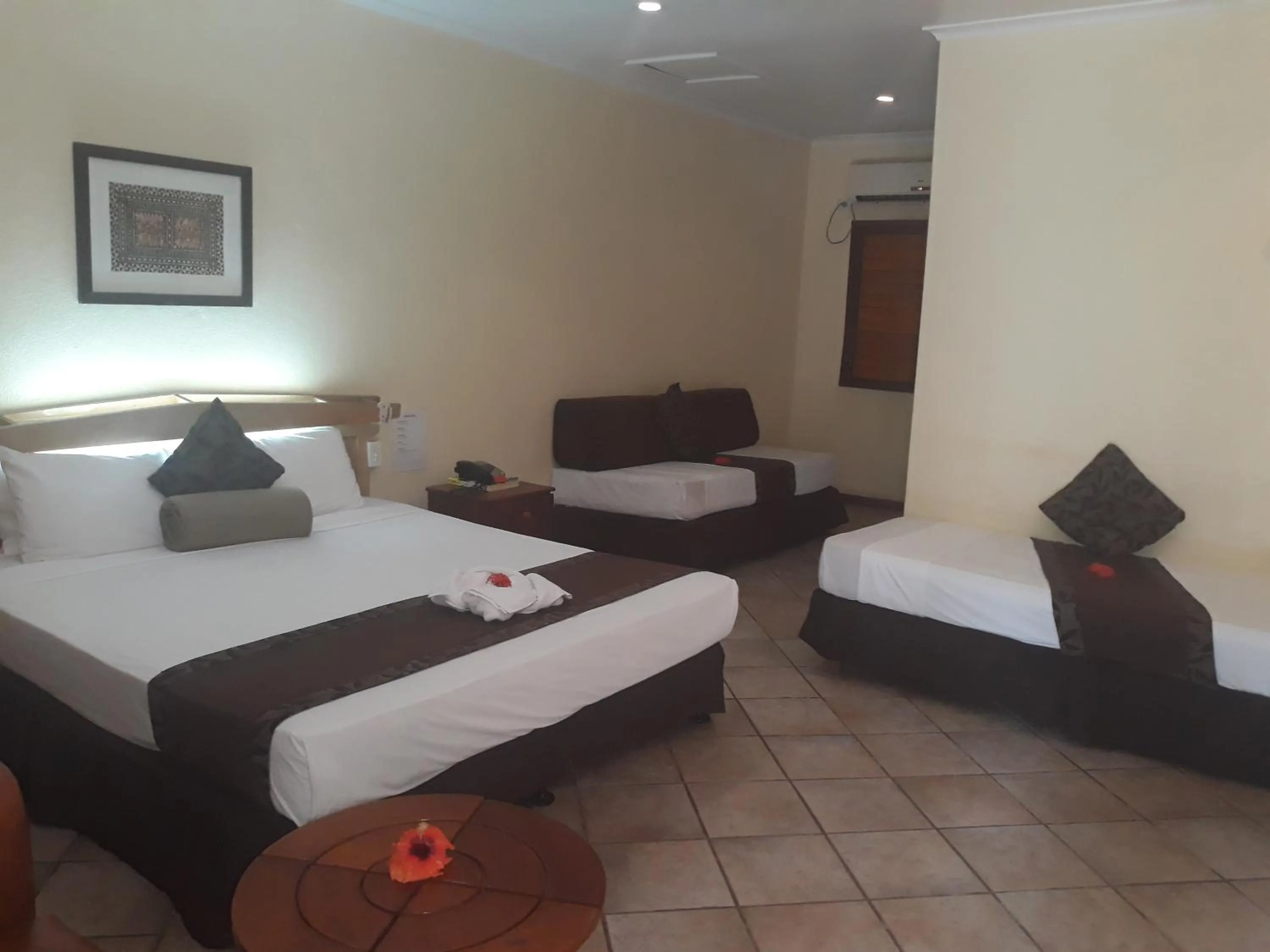 Photo of the whole room, Bed in Grand Eastern Hotel