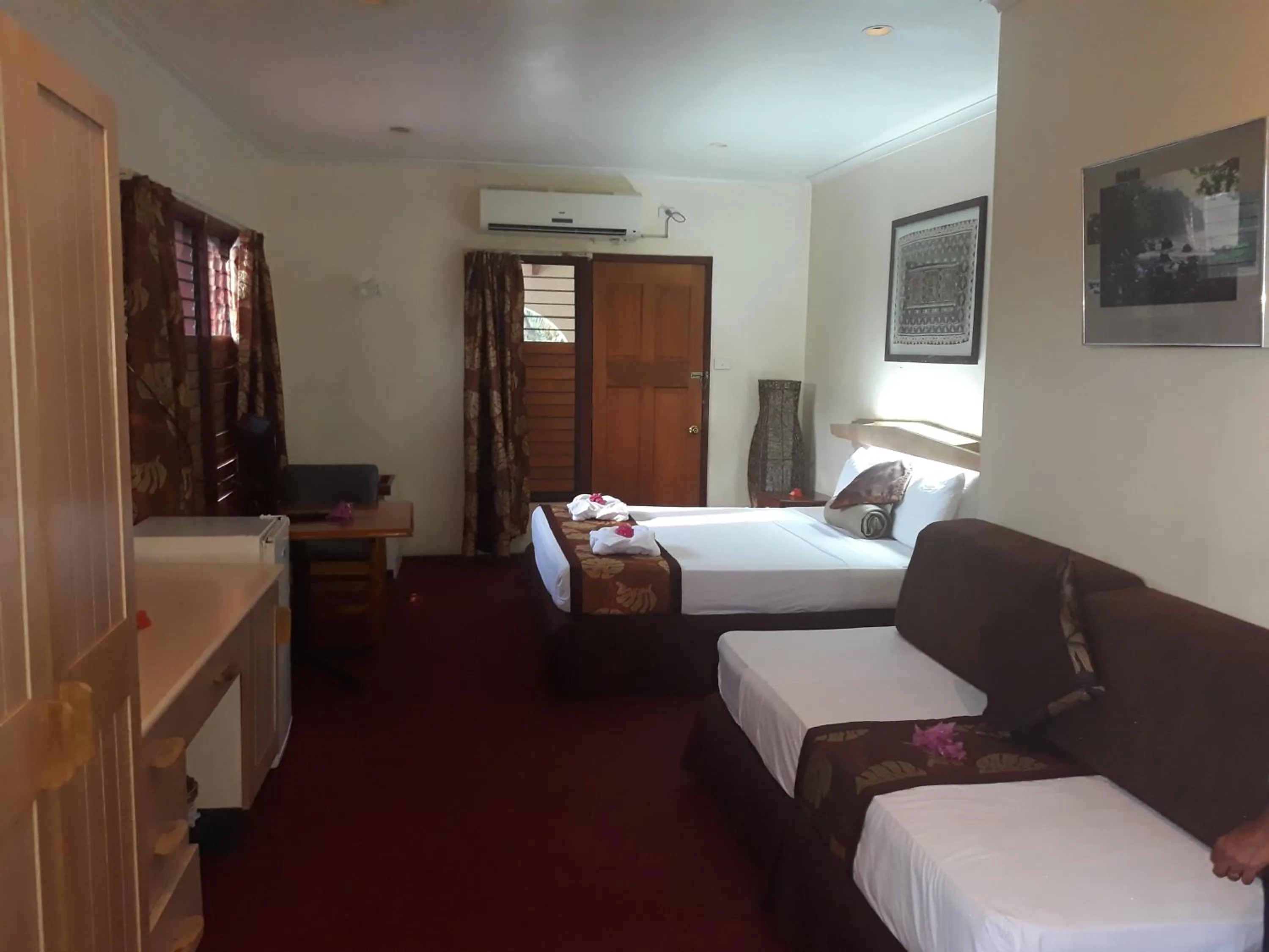 Photo of the whole room, Bed in Grand Eastern Hotel