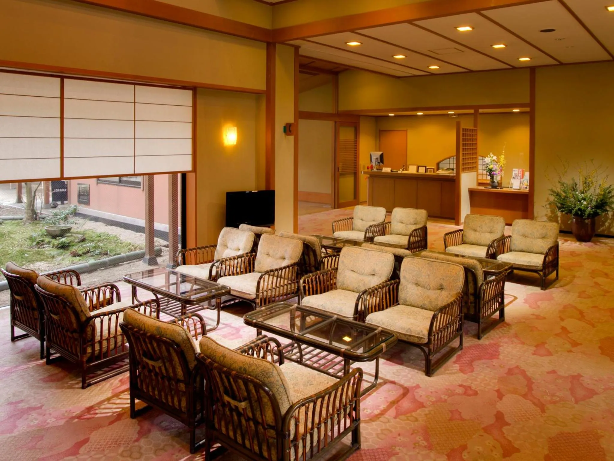 Communal lounge/ TV room in Ryotei Yamanoi