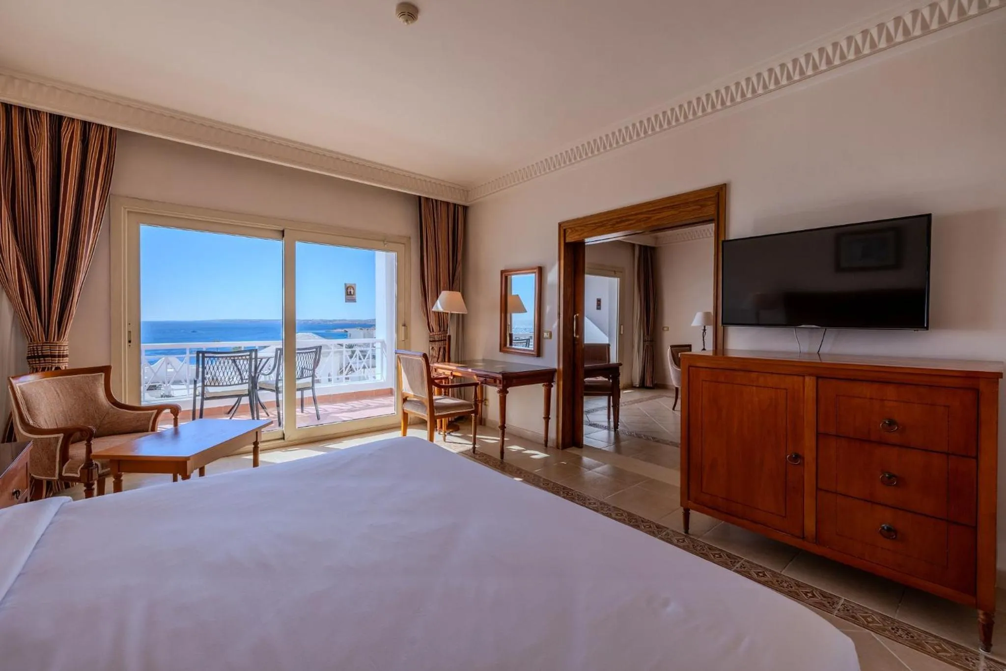 Photo of the whole room, Bed in Continental Plaza Beach Resort
