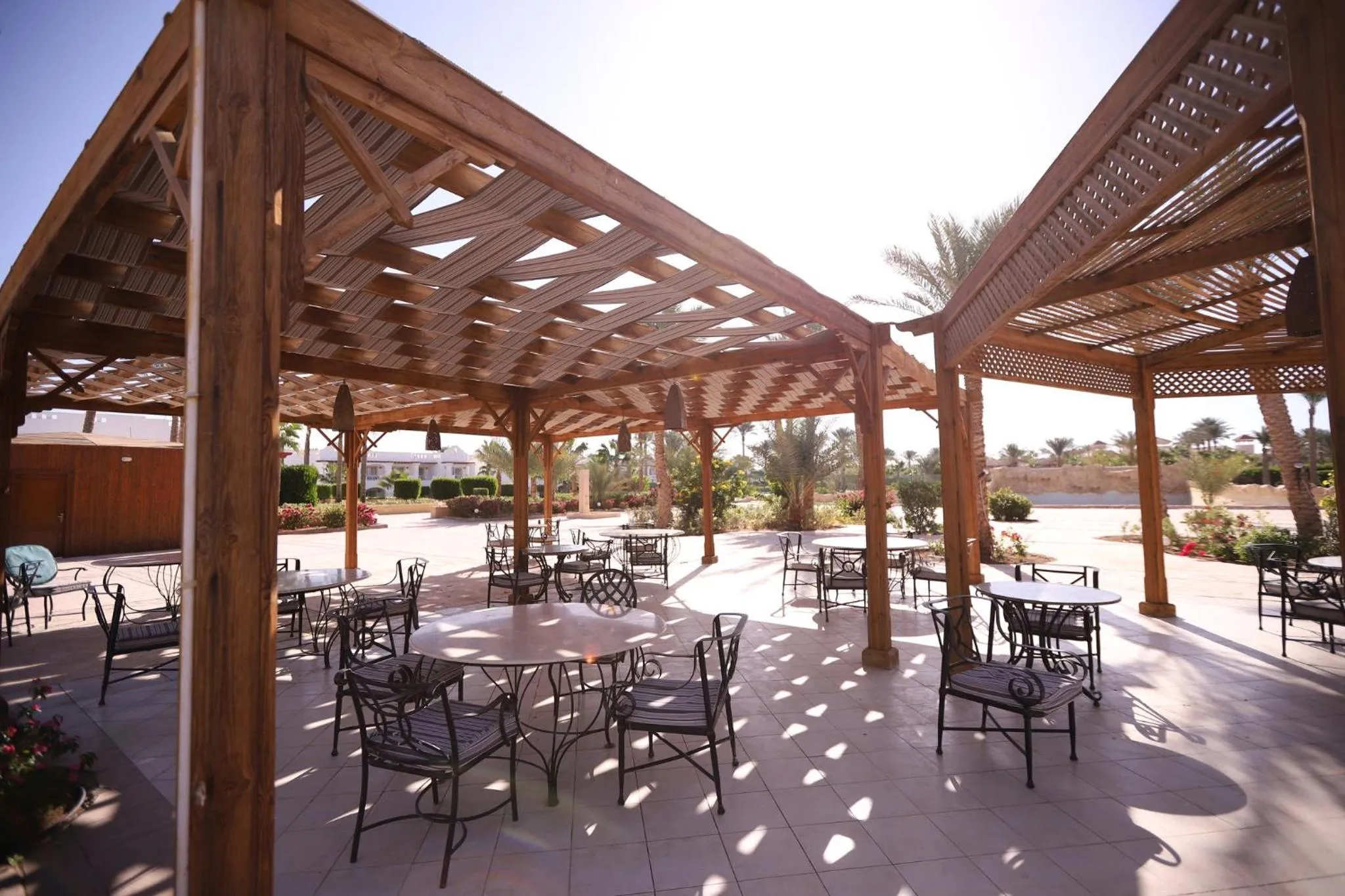 Restaurant/places to eat in Continental Plaza Beach Resort