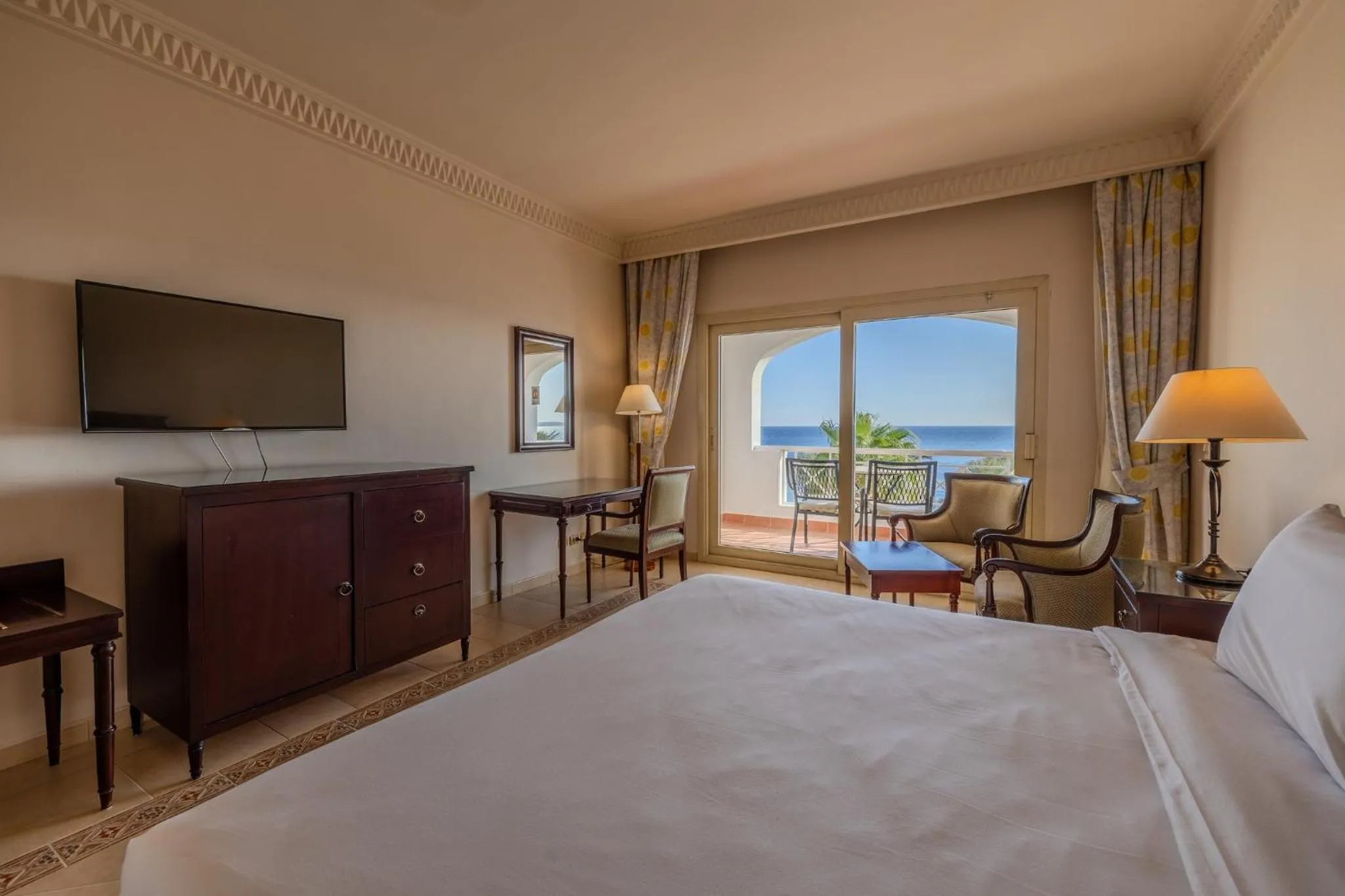 Photo of the whole room, Bed in Continental Plaza Beach Resort