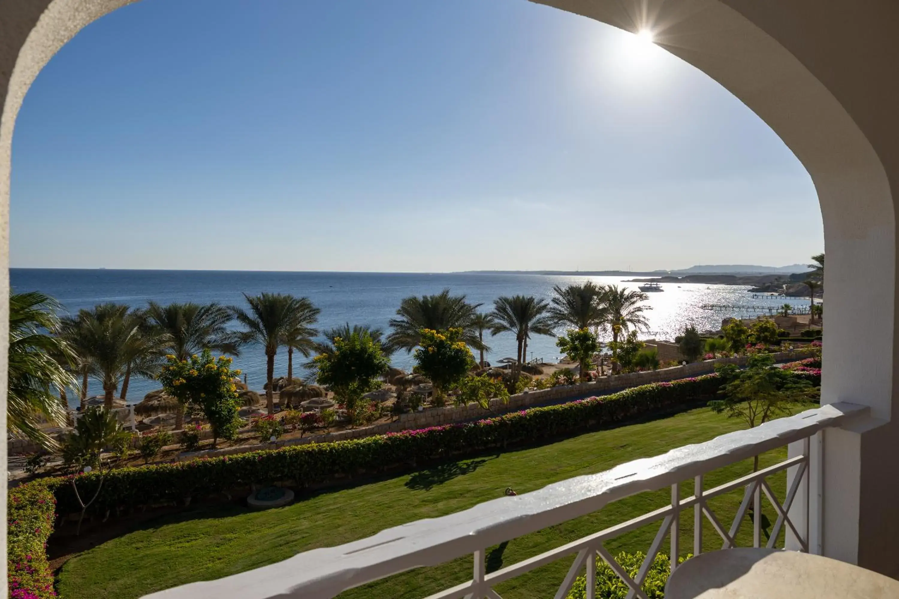 Standard Twin Room with Seafront and Balcony in Continental Plaza Beach Resort Standard Twin Room with Seafront and Balcony in Continental Plaza Beach Resort