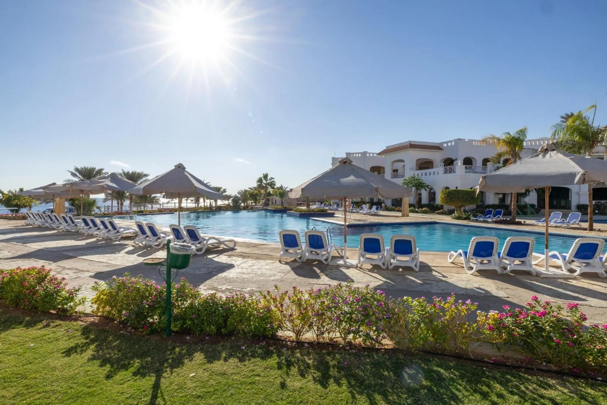 Swimming pool in Continental Plaza Beach Resort
